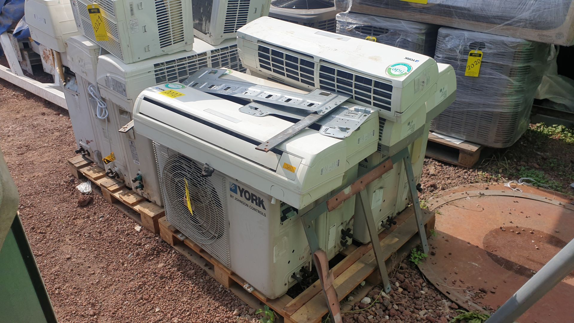 1 Air-conditioning lot, includes 4 York condenser units - Image 15 of 18