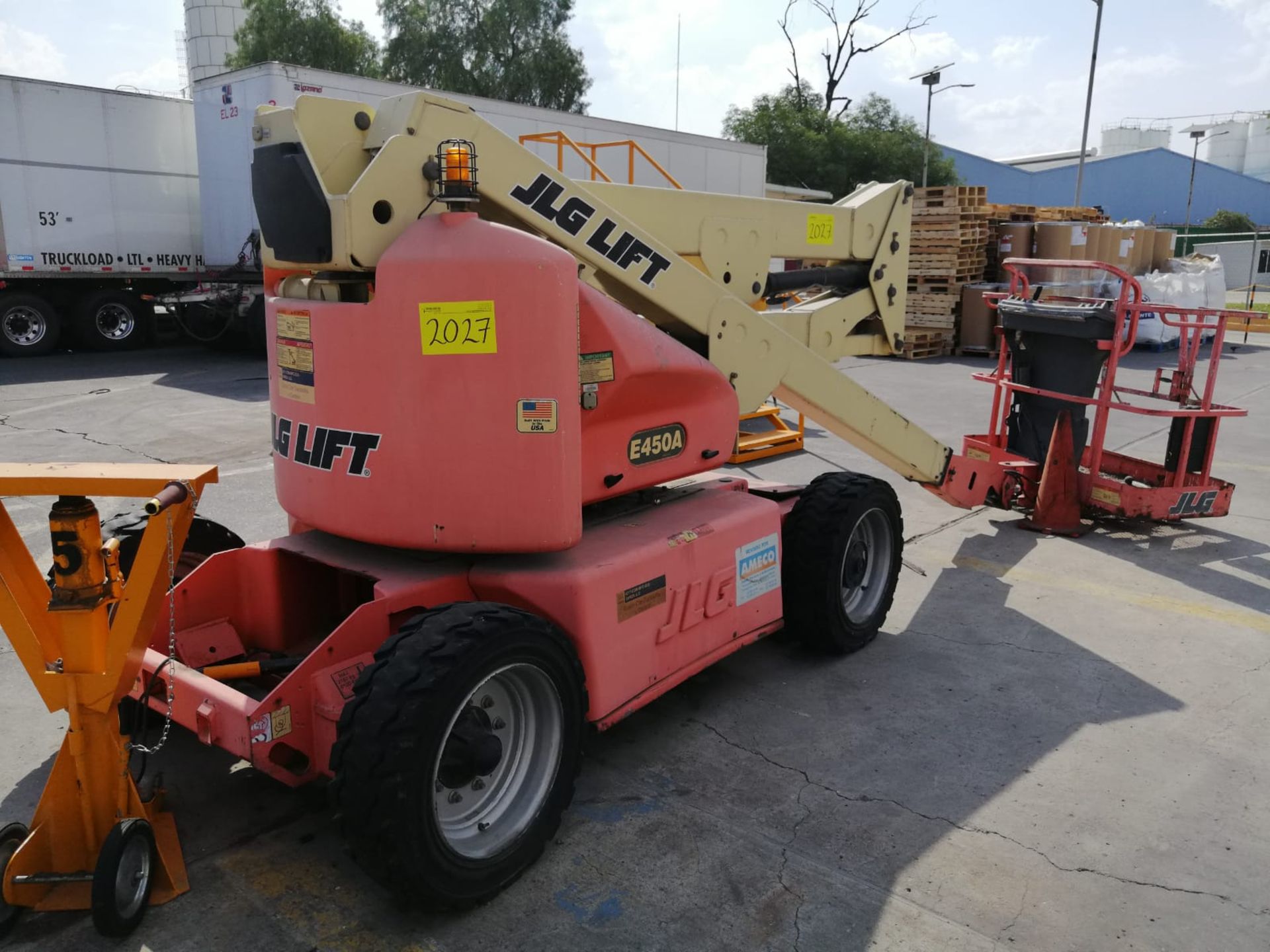 1 JLG Lift model E450A year 2001 N/S 0300063074 maximum lift 12 meters. Please inspect. - Image 4 of 32