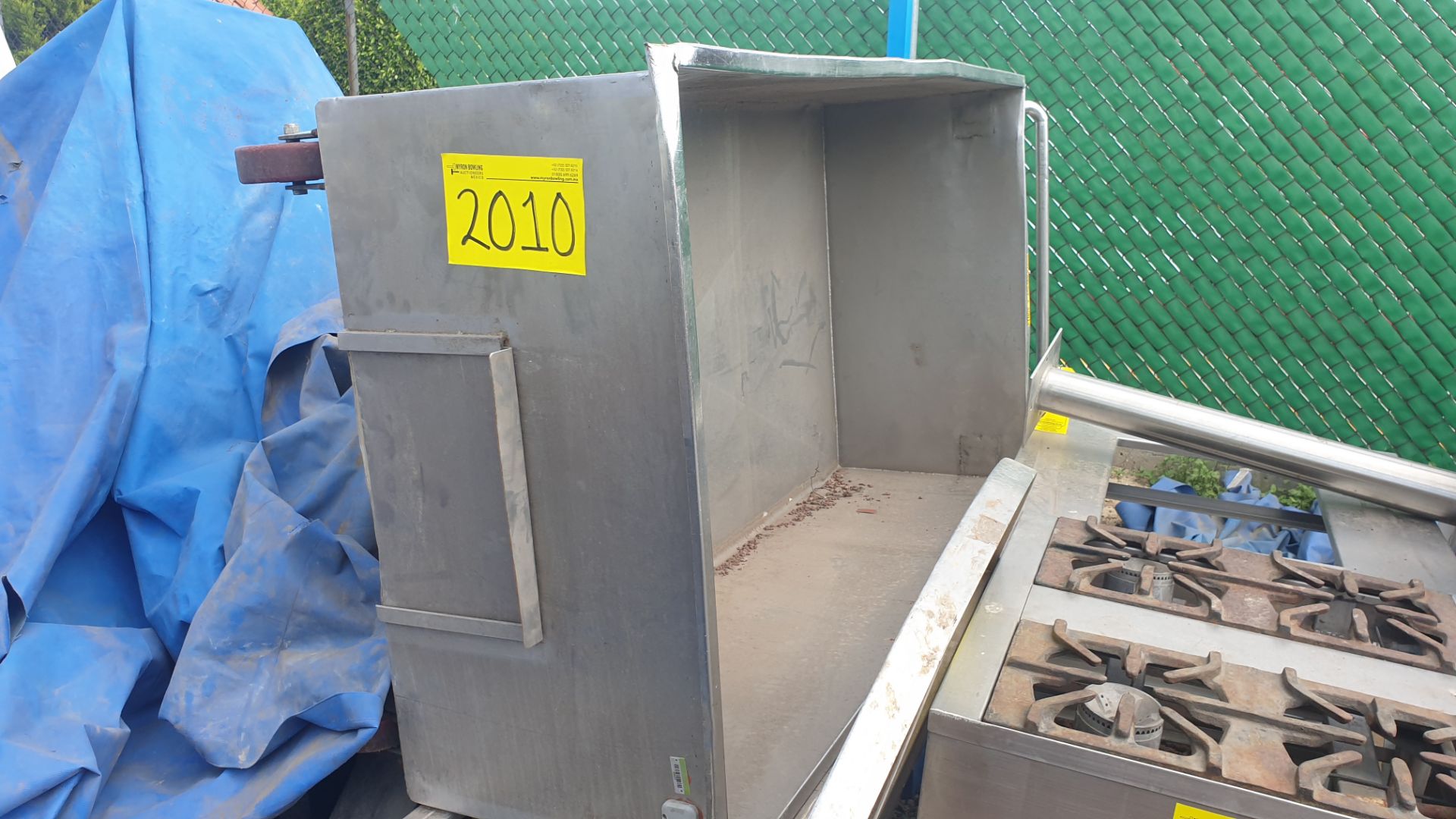 1 staineless steel gas grill with four burners, measures .70 x .70 x .80 - Image 21 of 38