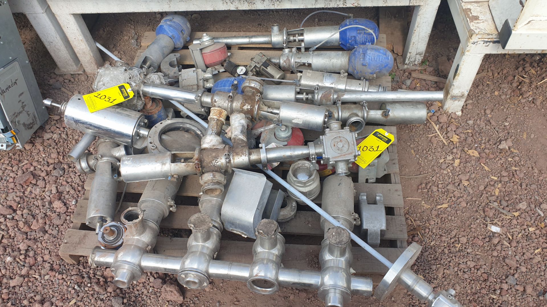 Lot of spare parts, valves, volumetric scales. Please inspect