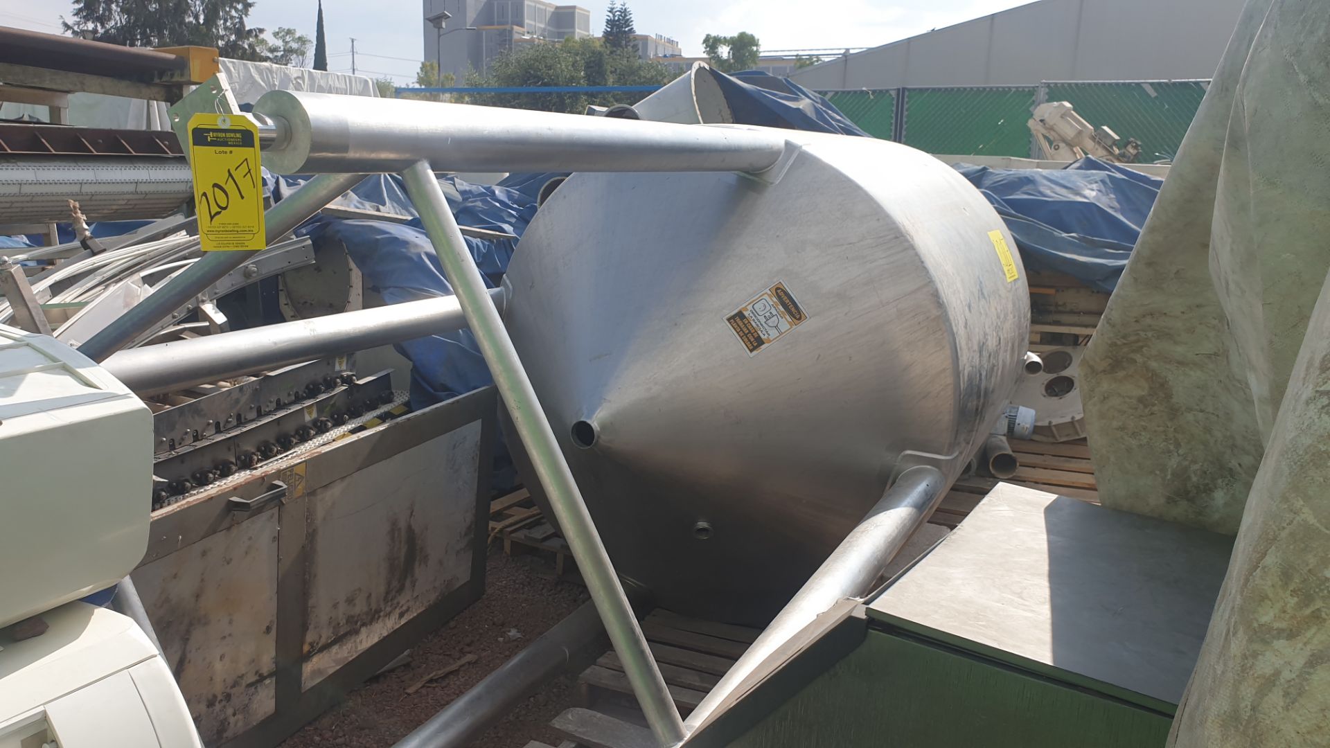 1 staineless steel elevated vertical tank, capacity 3000 liters. - Image 17 of 19