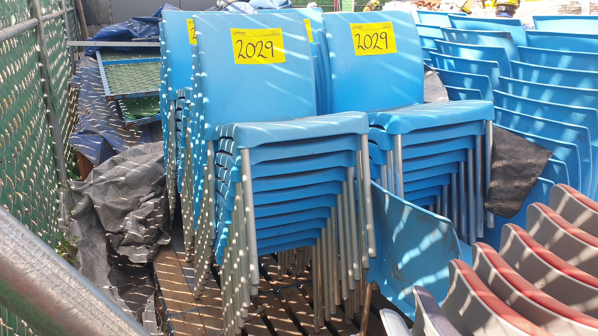 1 Lote of 40 blue plastic chairs, 7 metal chairs for office with backrest and upholstered seat - Bild 14 aus 22