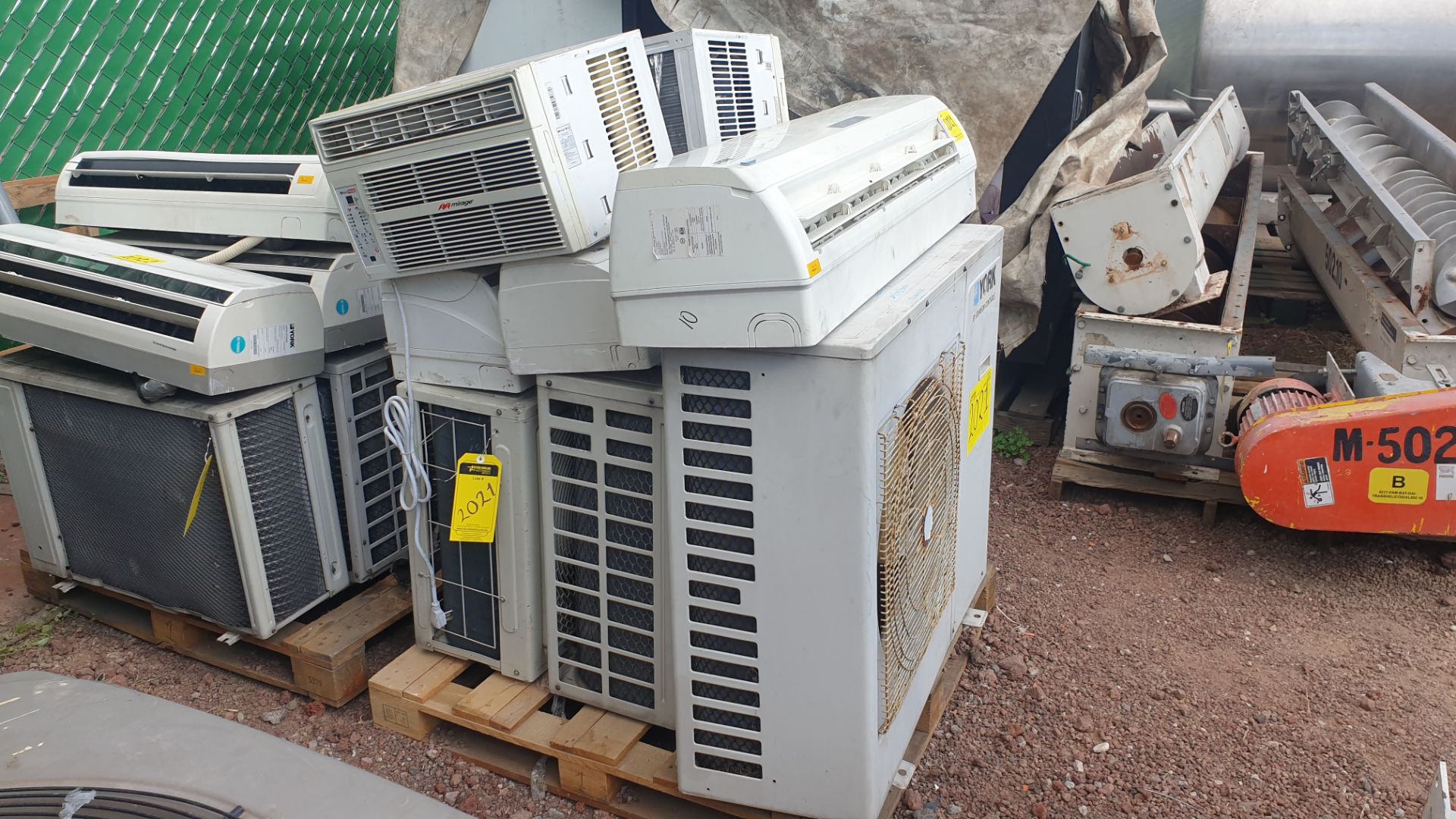 1 Air-conditioning lot, includes 3 condensers different brands - Image 11 of 14