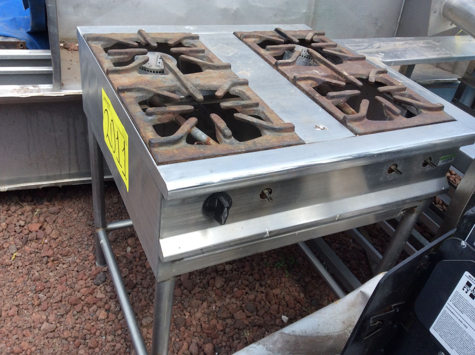 1 staineless steel gas grill with four burners, measures .70 x .70 x .80 - Image 32 of 38