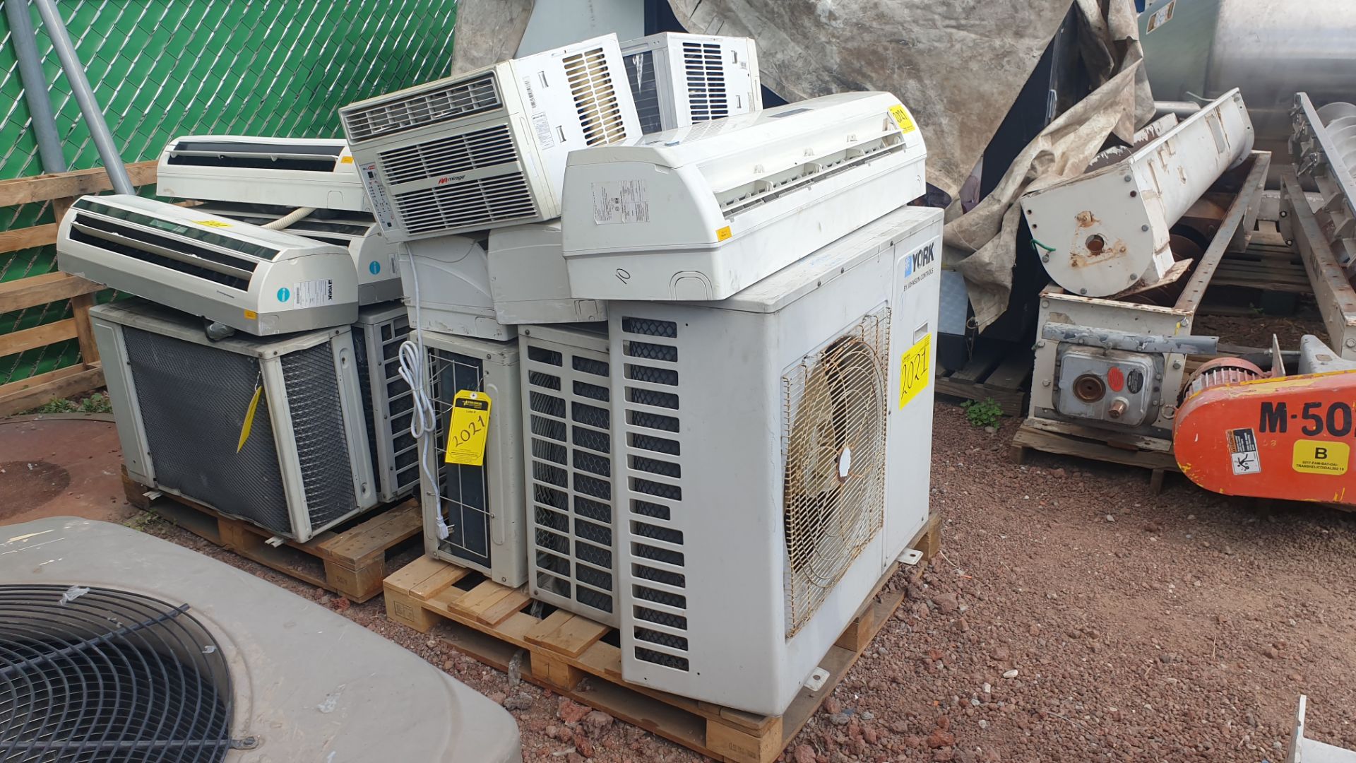 1 Air-conditioning lot, includes 3 condensers different brands - Image 14 of 14