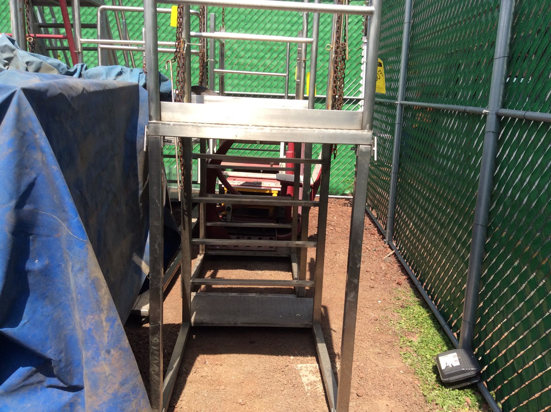 2 vertical platforms of staineless steel with anti-slip, measures .90 x 1.05 x 1.50 - Image 19 of 21