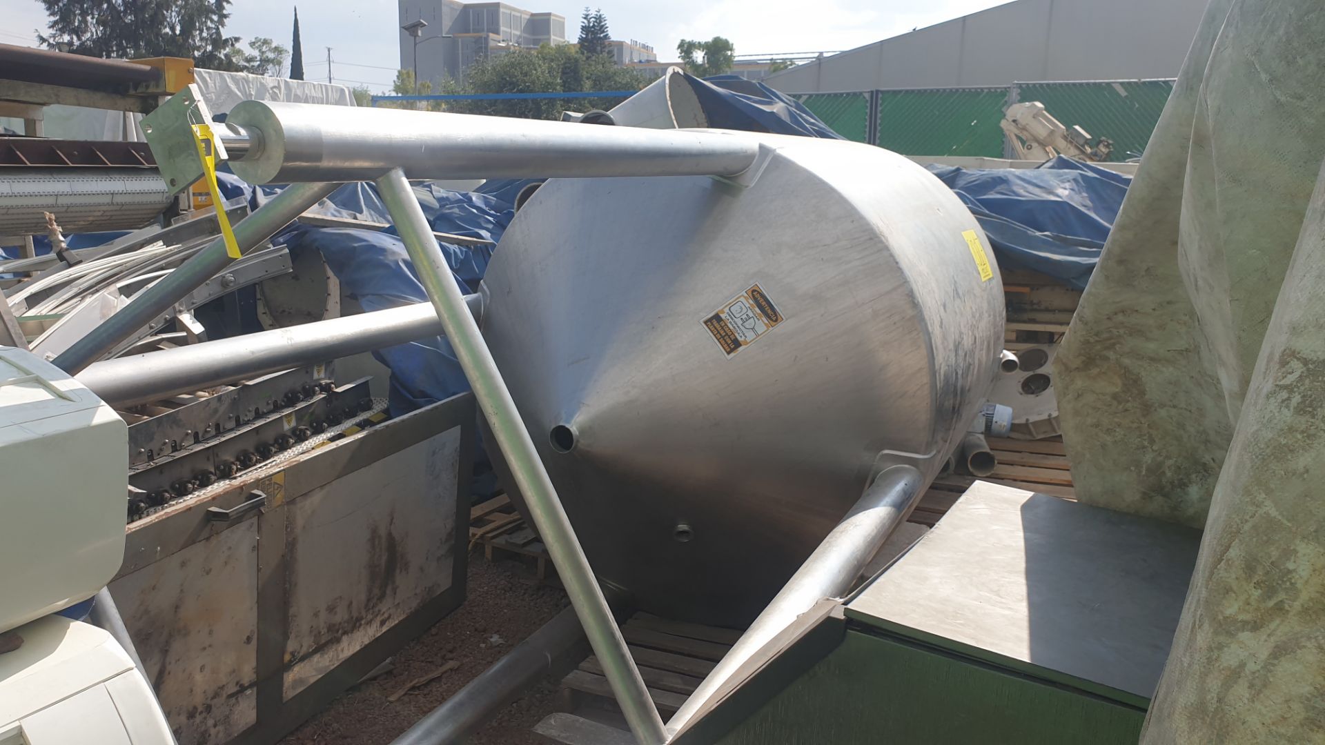 1 staineless steel elevated vertical tank, capacity 3000 liters. - Image 16 of 19
