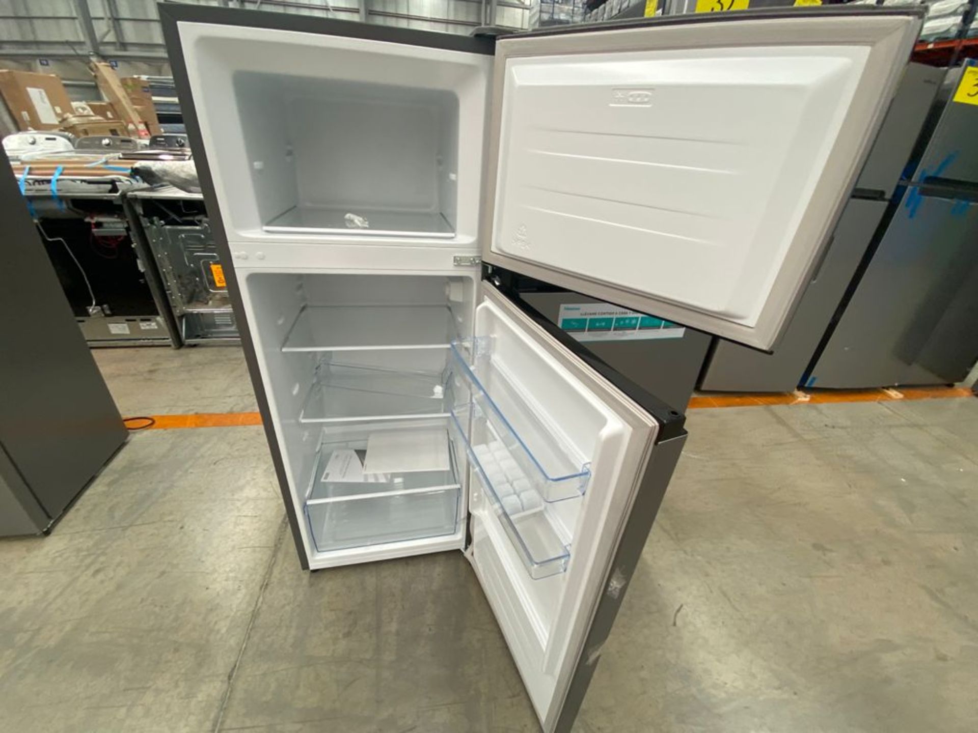 2 Refrigeradores marca Hisense color gris modelo RT80D6AWX - Image 15 of 28