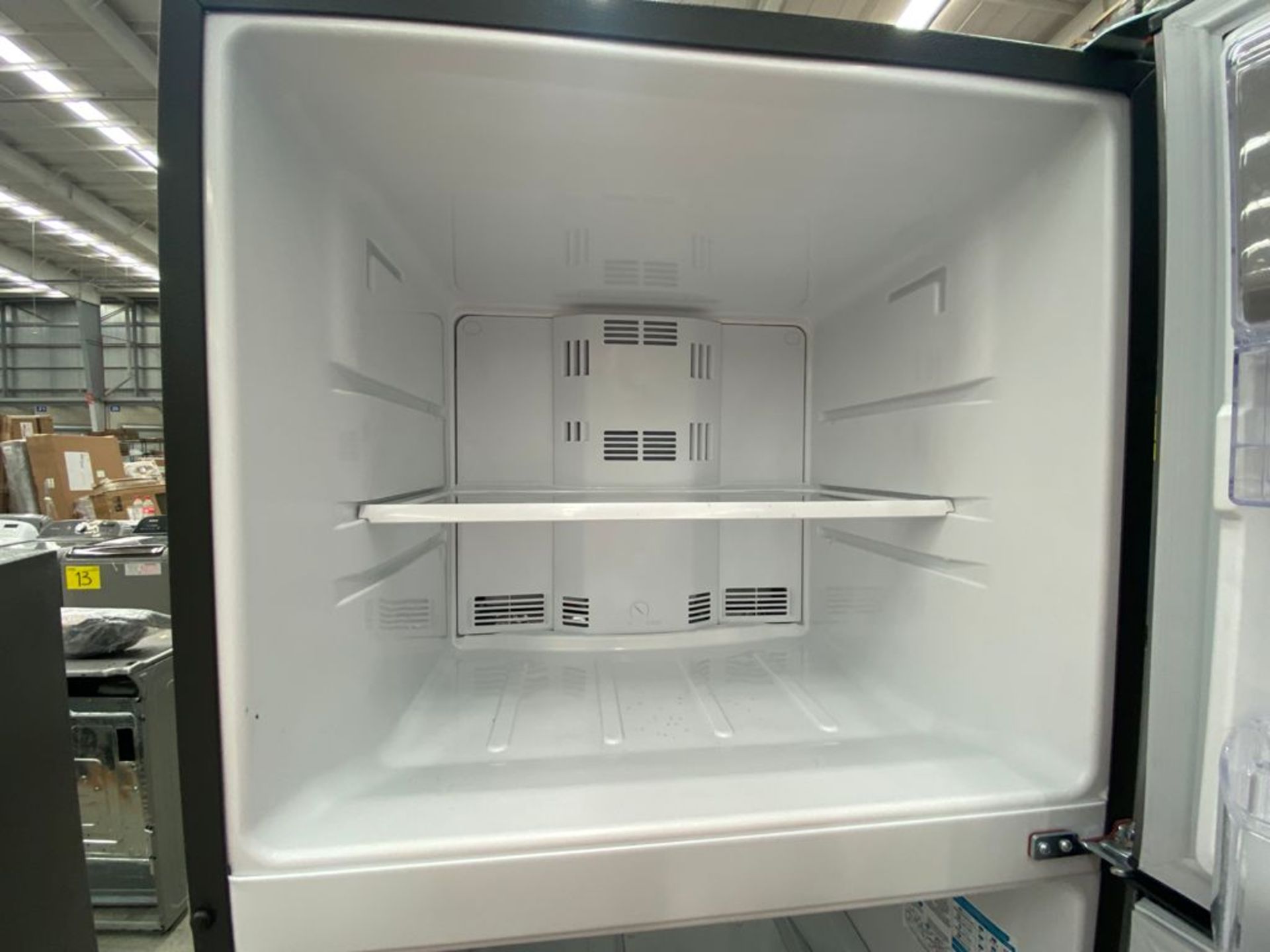 1 Refrigerador marca Mabe color gris con despachador de agua modelo RMT400RY - Image 19 of 22