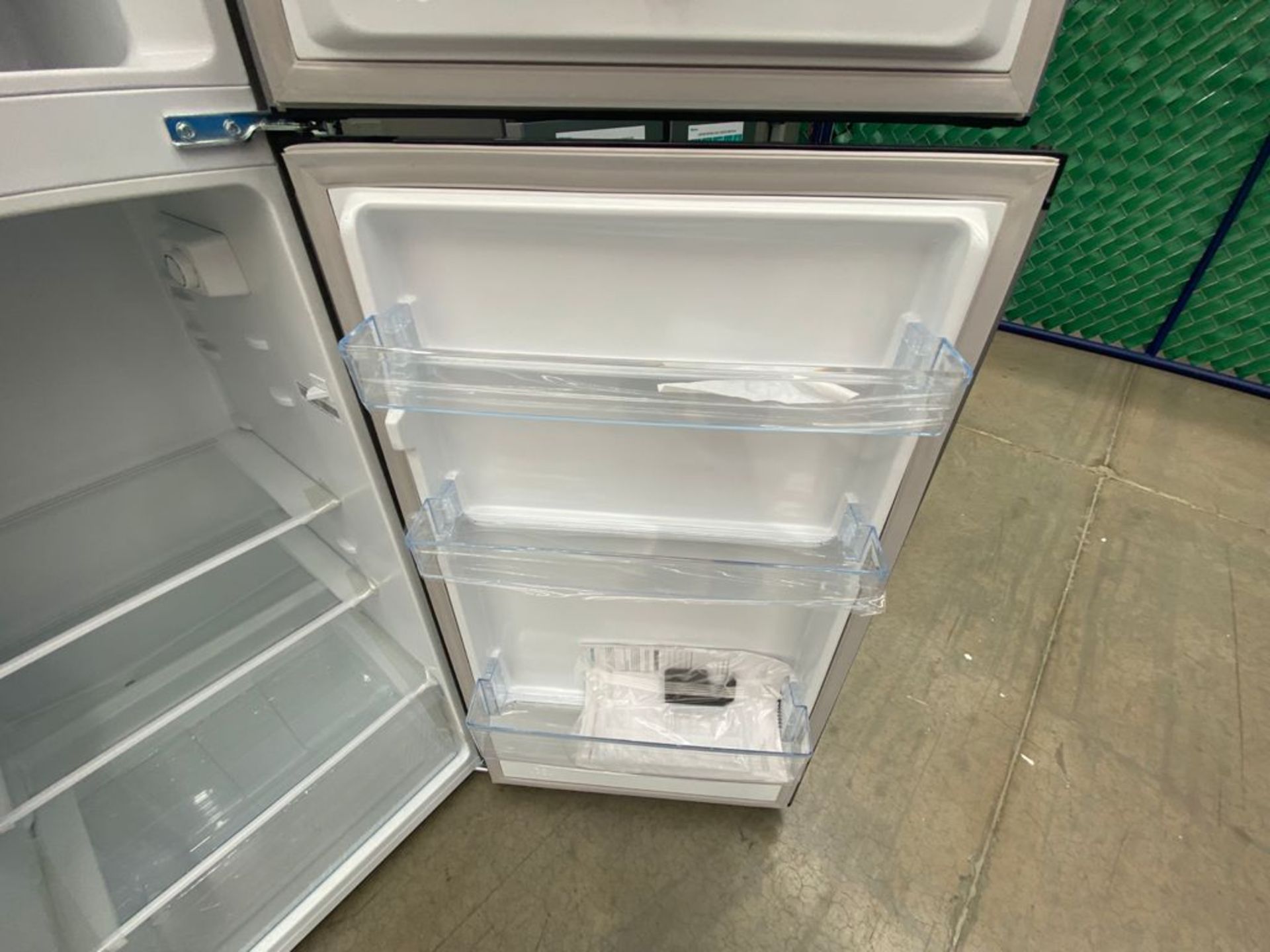 1 Refrigerador marca Hisense color gris modelo RT80D6AWX - Image 17 of 21