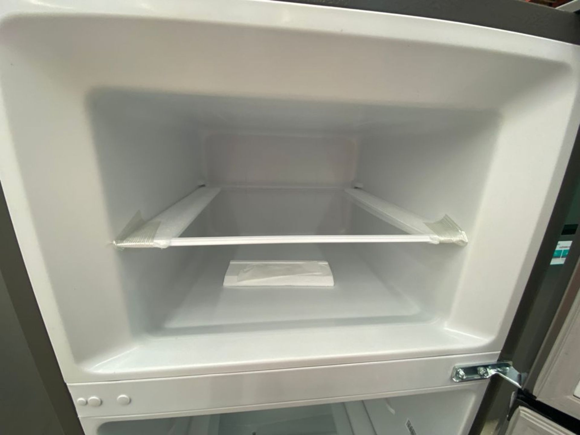 1 Refrigerador marca Hisense color gris modelo RT80D6AWX - Image 14 of 21