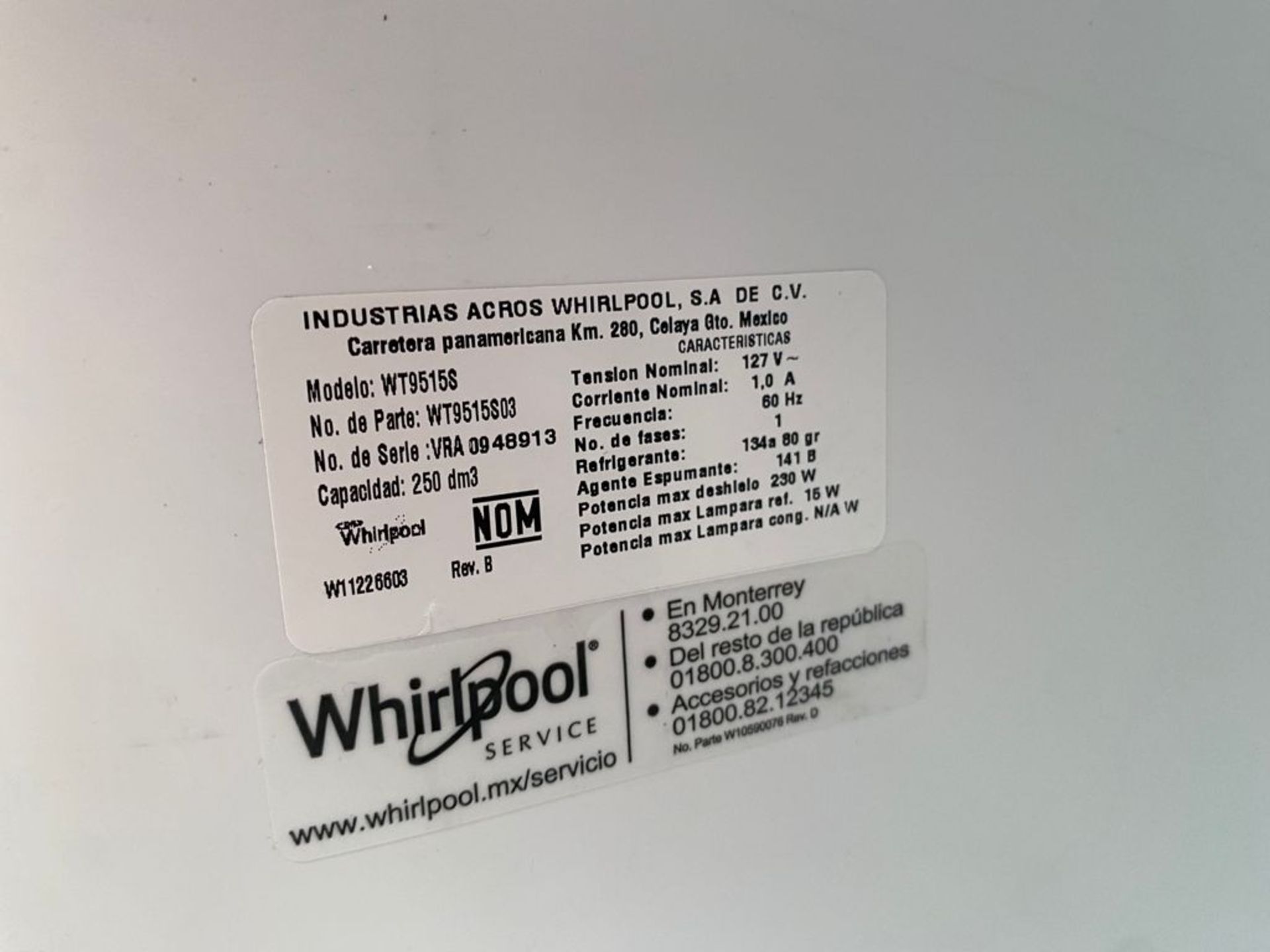 1 Refrigerador marca Whirlpool color gris con despachador de agua - Image 18 of 19