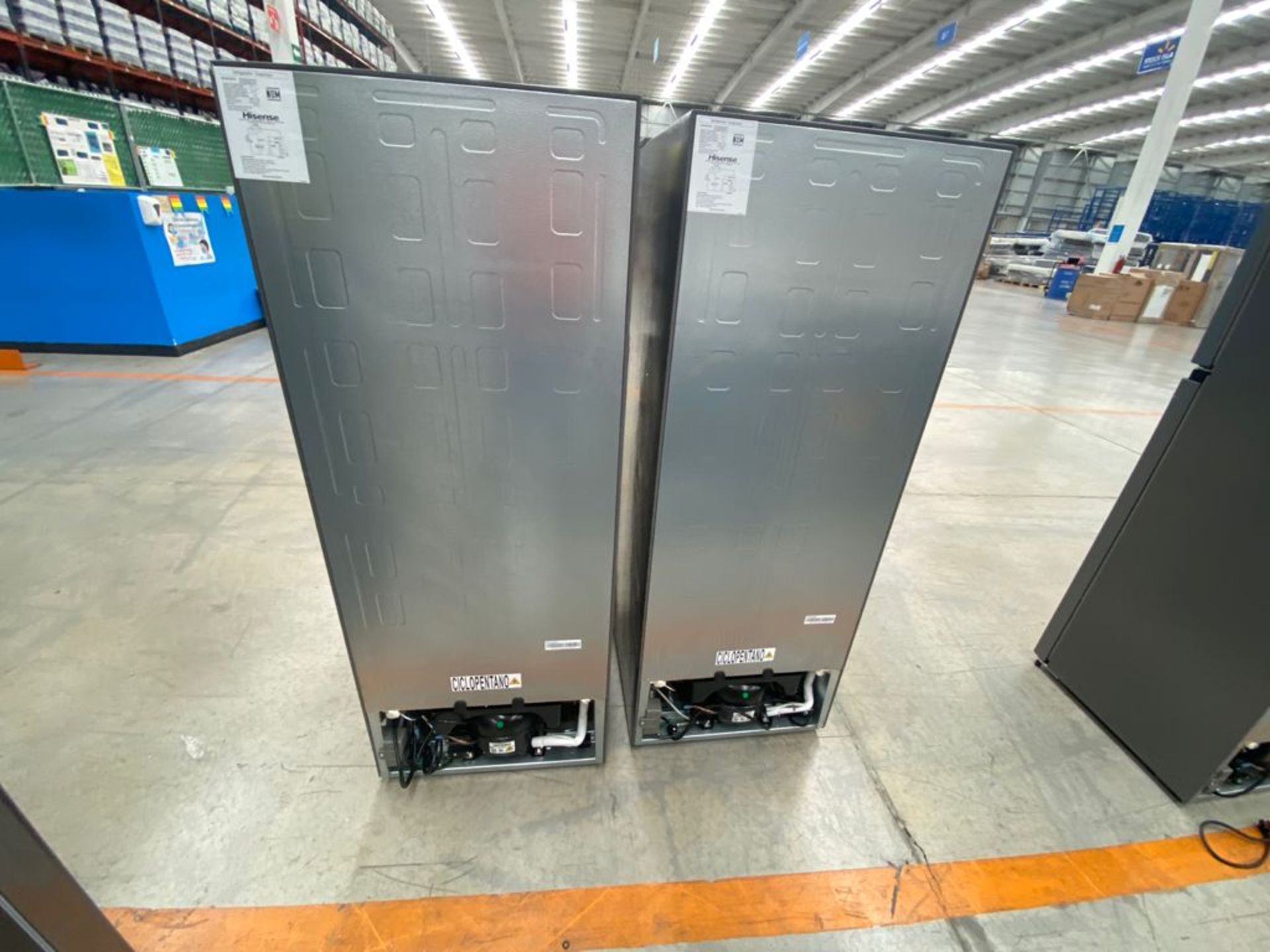 2 Refrigeradores marca Hisense color gris modelo RT80D6AWX - Image 9 of 28