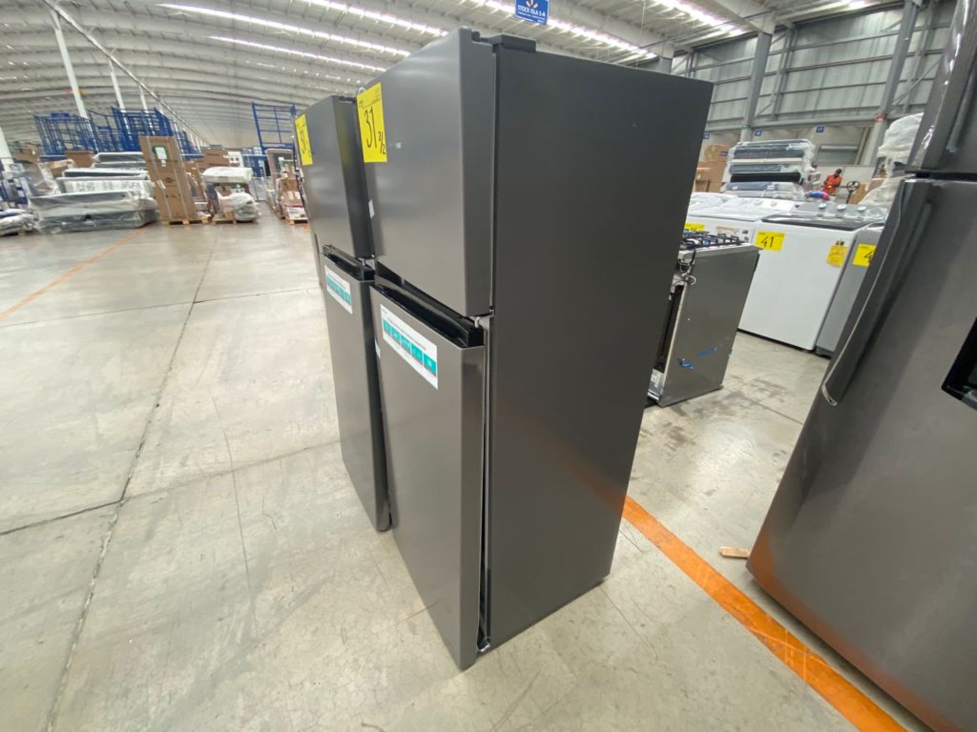 2 Refrigeradores marca Hisense color gris modelo RT80D6AWX - Image 5 of 28