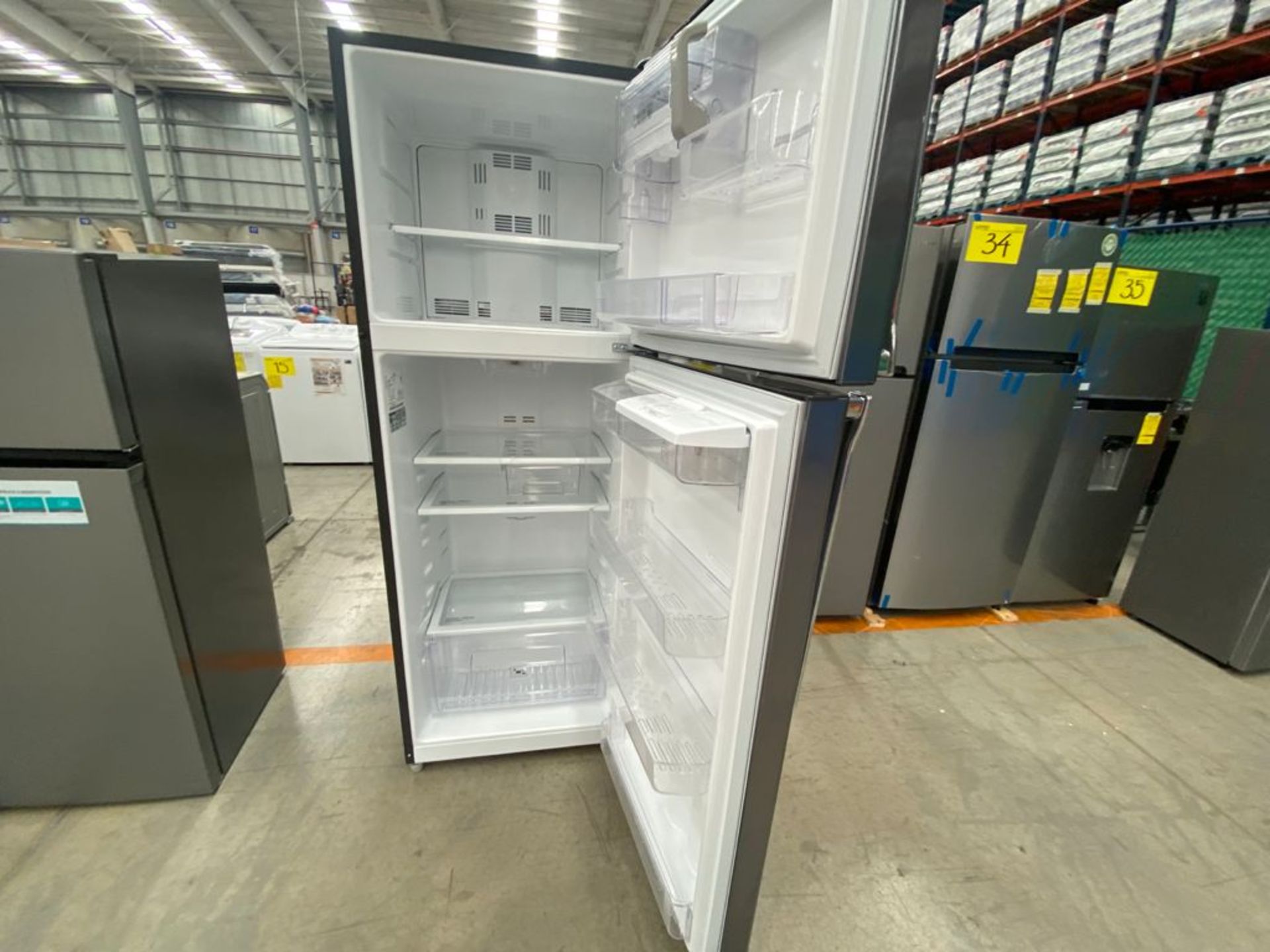 1 Refrigerador marca Mabe color gris con despachador de agua modelo RMT400RY - Image 17 of 22