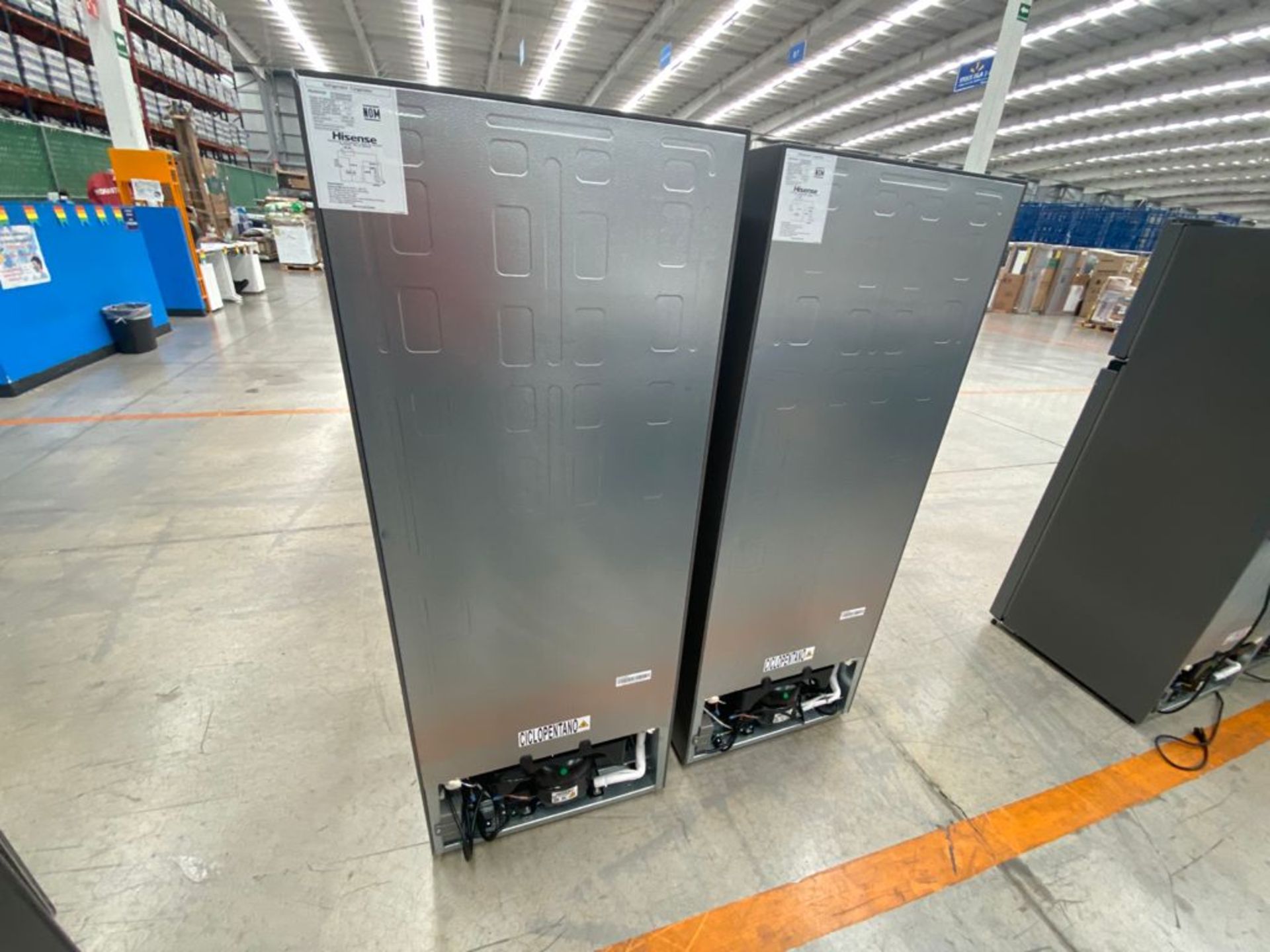 2 Refrigeradores marca Hisense color gris modelo RT80D6AWX - Image 8 of 28