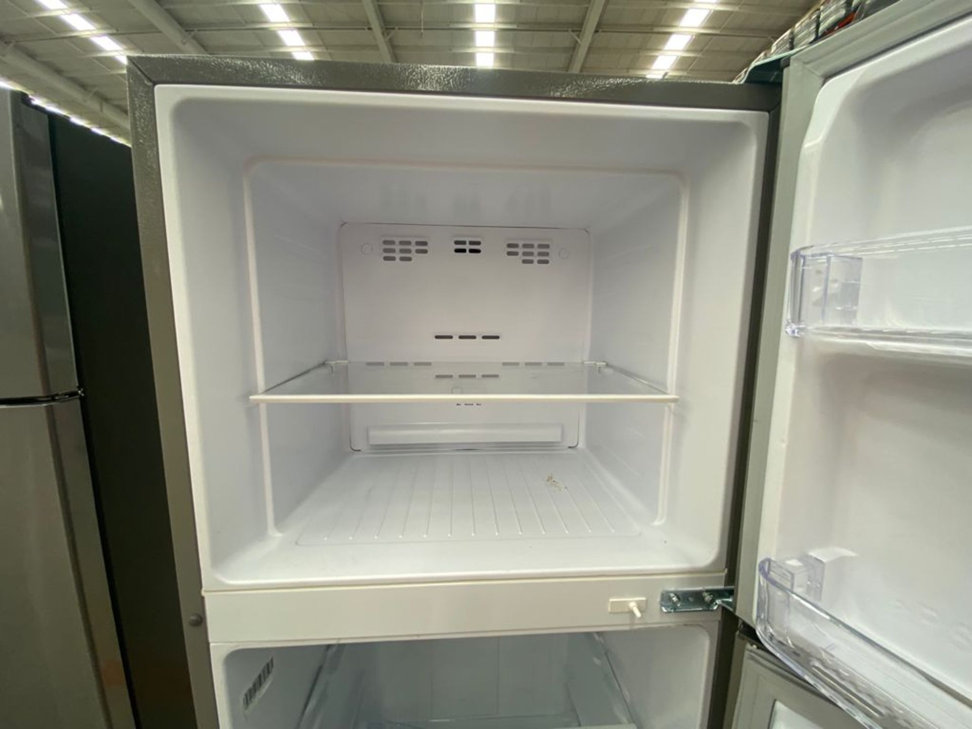 1 Refrigerador mara Winia color gris modelo DFR-32210GMDX - Image 14 of 21