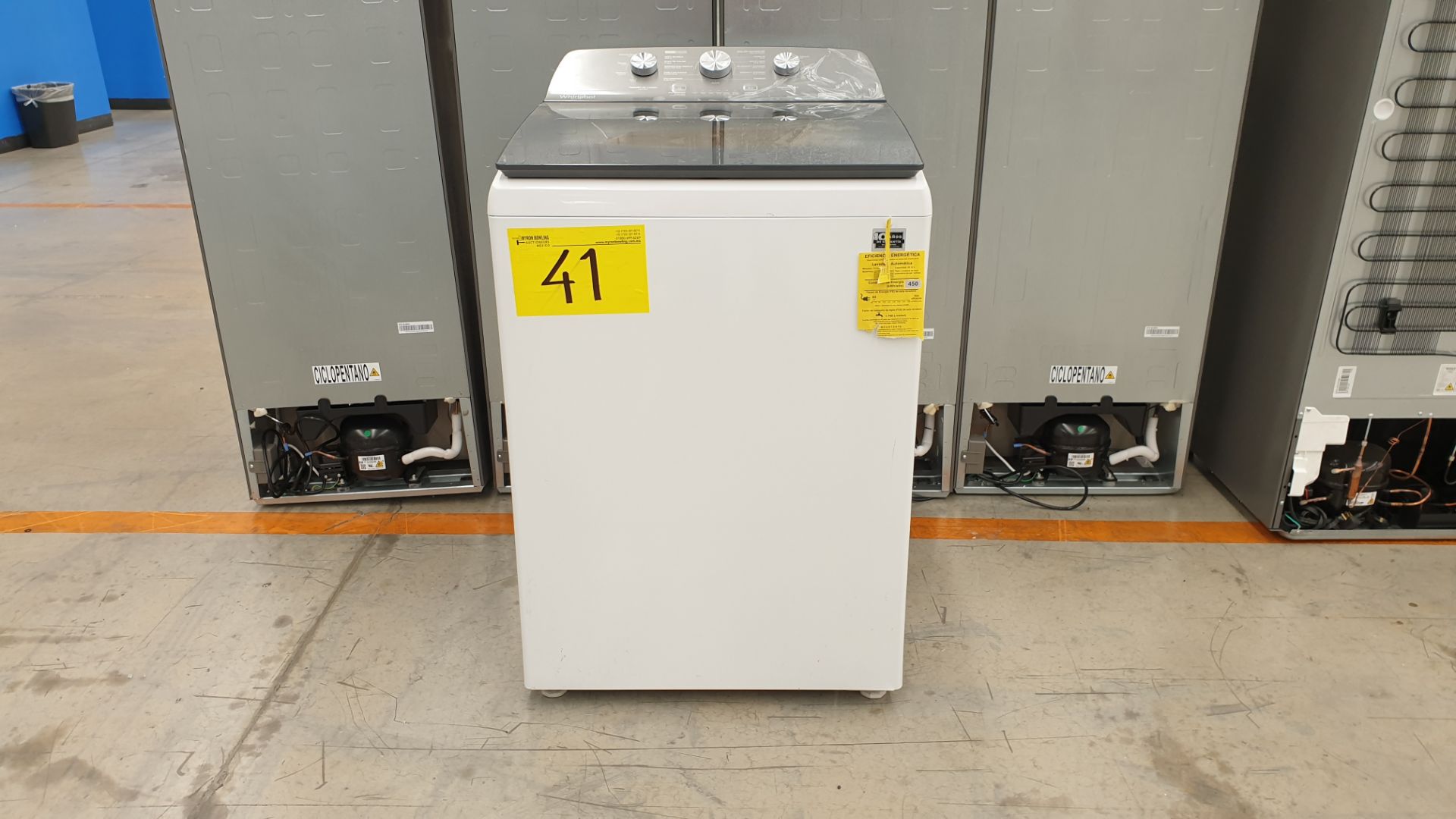 1 Lavadora marca Whirlpool de 18 kilos color blanco modelo 8MWTW1823WJM0