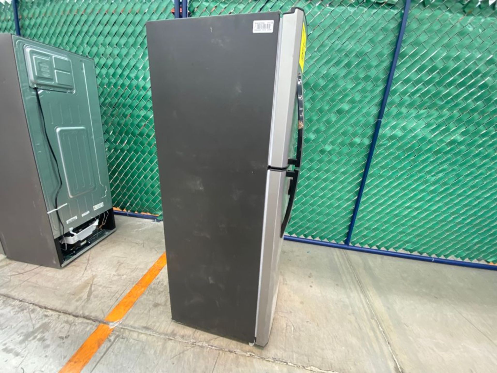 1 Refrigerador marca Mabe color gris con despachador de agua modelo RME360FD - Image 9 of 22