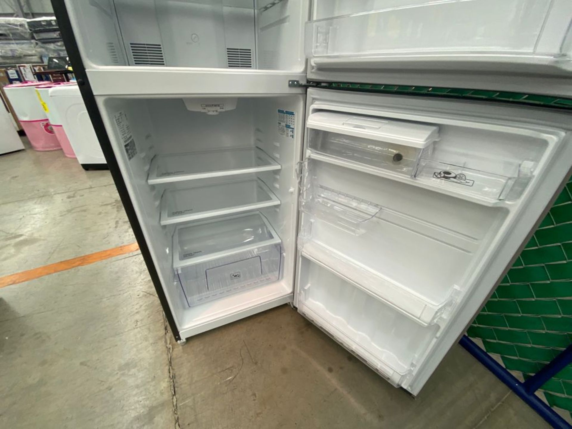 1 Refrigerador marca Mabe color gris con despachador de agua modelo RME360FD - Image 20 of 22