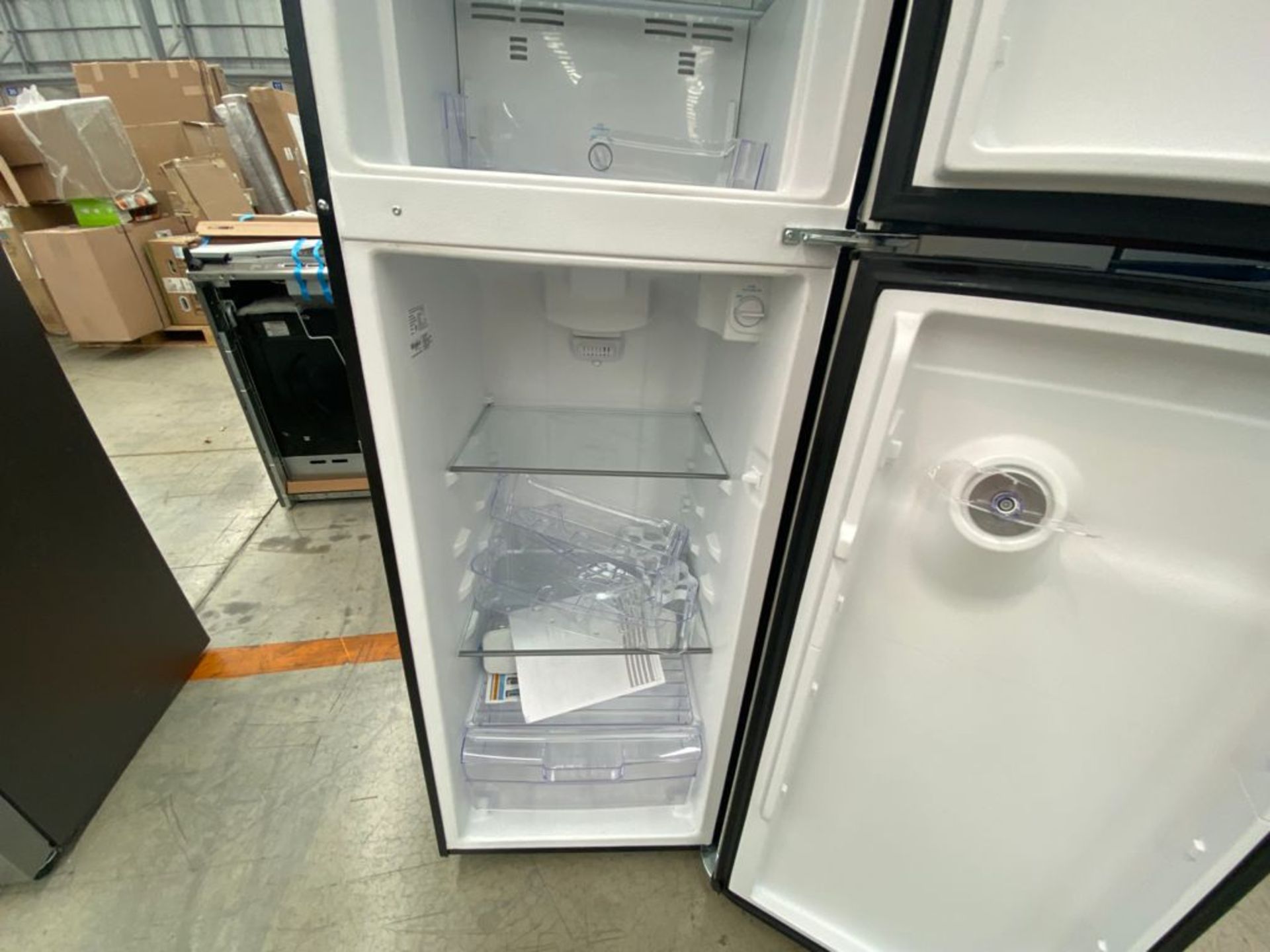 1 Refrigerador marca Whirlpool color gris con despachador de agua - Image 16 of 19