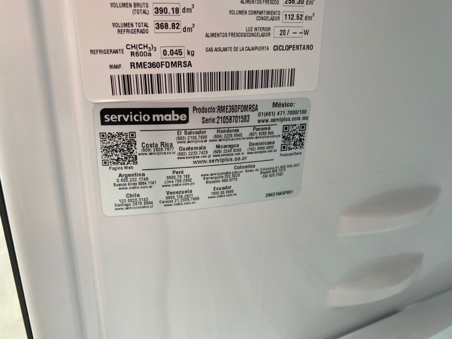 1 Refrigerador marca Mabe color gris con despachador de agua modelo RME360FD - Image 19 of 22
