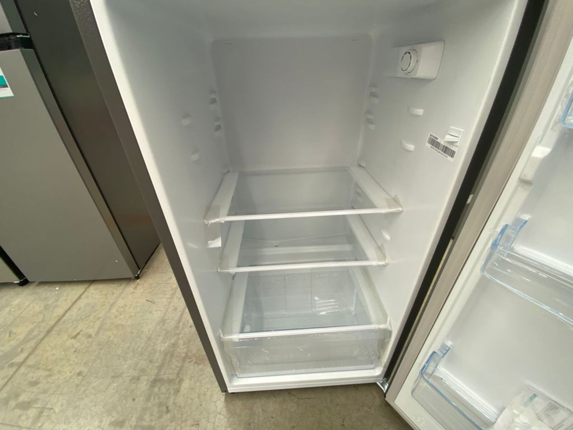 1 Refrigerador marca Hisense color gris modelo RT80D6AWX - Image 16 of 21