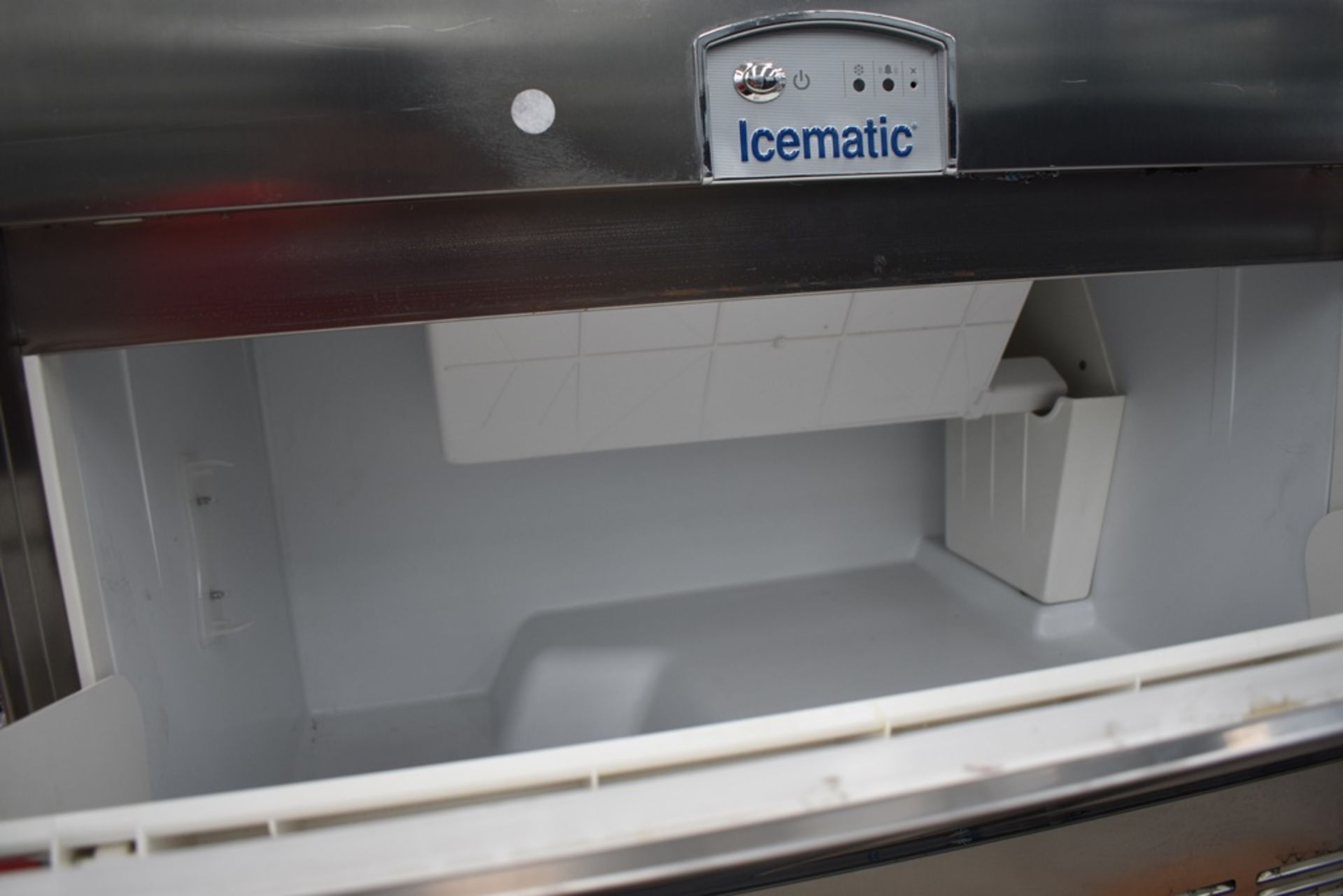 Fábrica De Hielo Autocontenida Marca Icematic, Modelo E90 Marca, Capacidad 90 Kg, 220v/60hz - Image 7 of 11