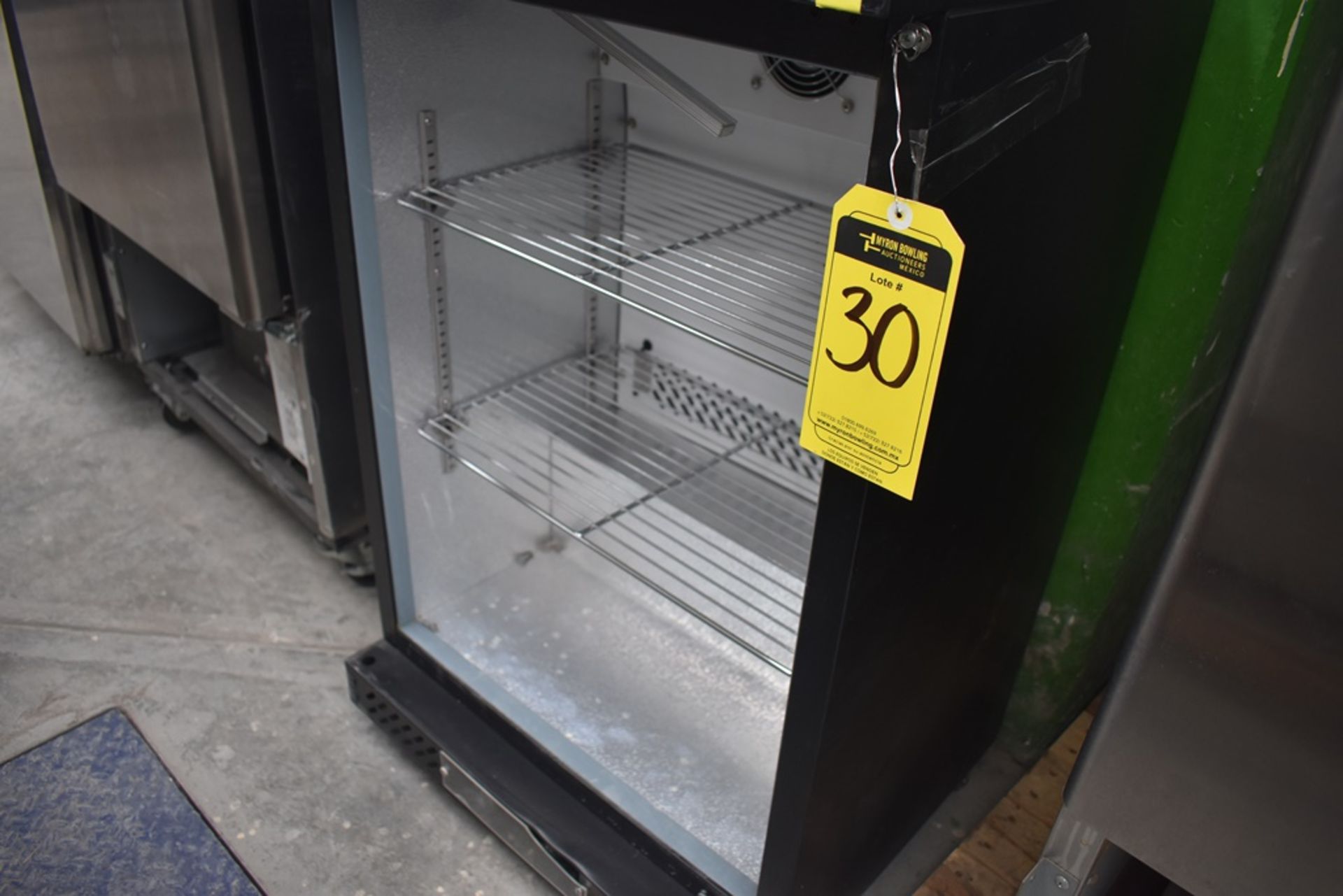 Refrigerador De Una Puerta De Cristal (Back Bar) Marca Lux, De Medidas 0.61 X 0.51 X 0.92, Daño En - Image 7 of 13