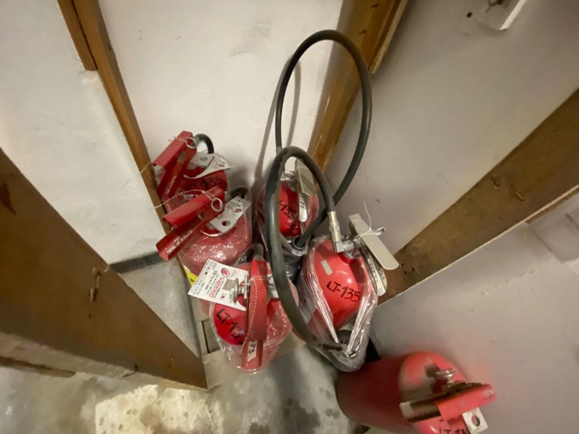 Lote de 21 Extintores distribuidos en toda la tienda - Image 16 of 56