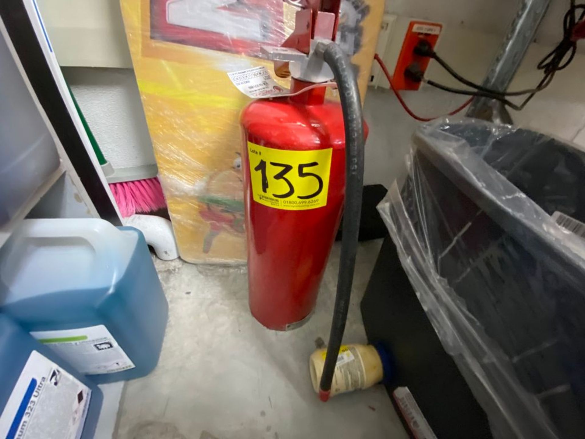 Lote de 21 Extintores distribuidos en toda la tienda - Image 3 of 56