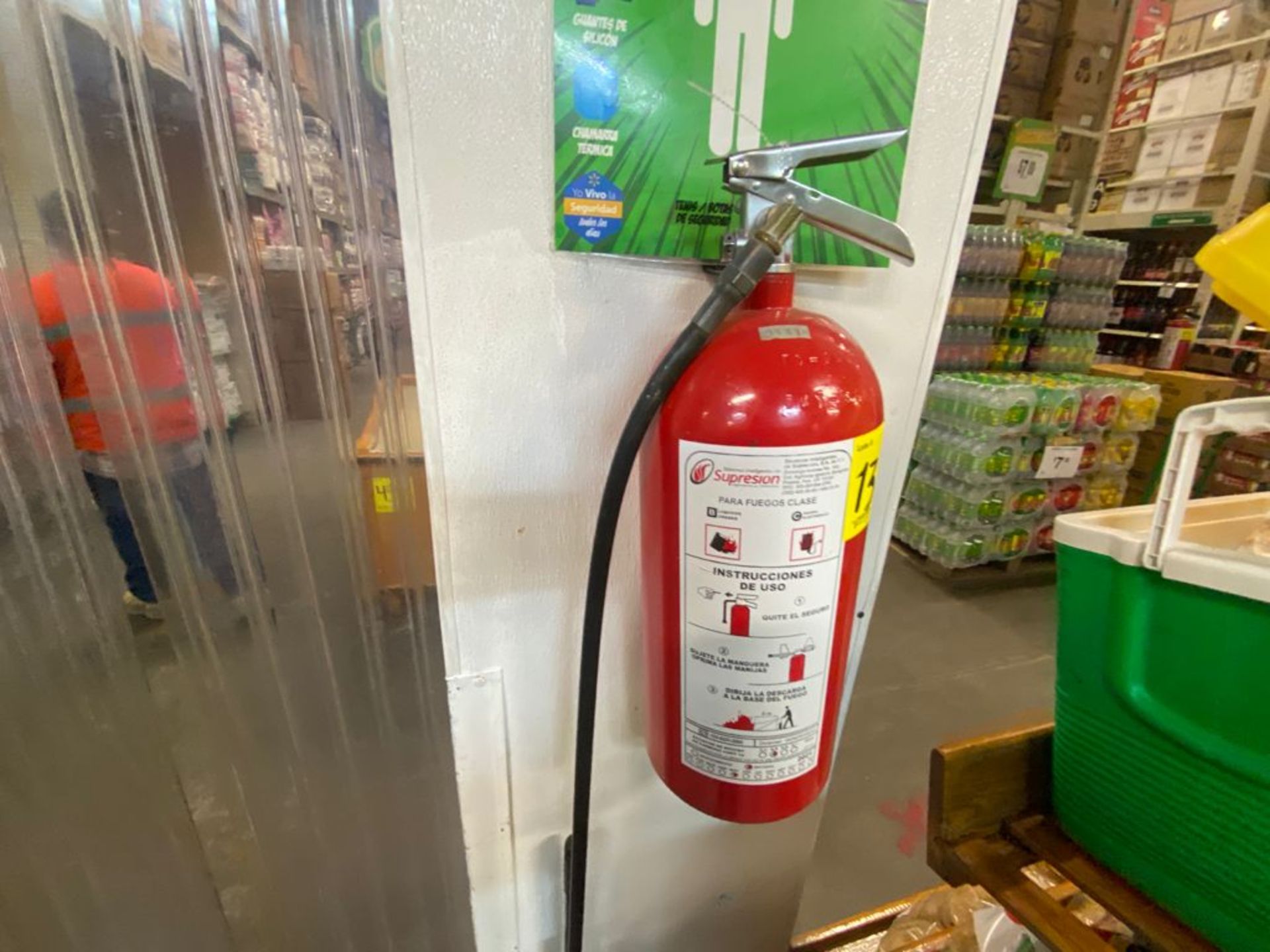 Lote de 21 Extintores distribuidos en toda la tienda - Image 46 of 56