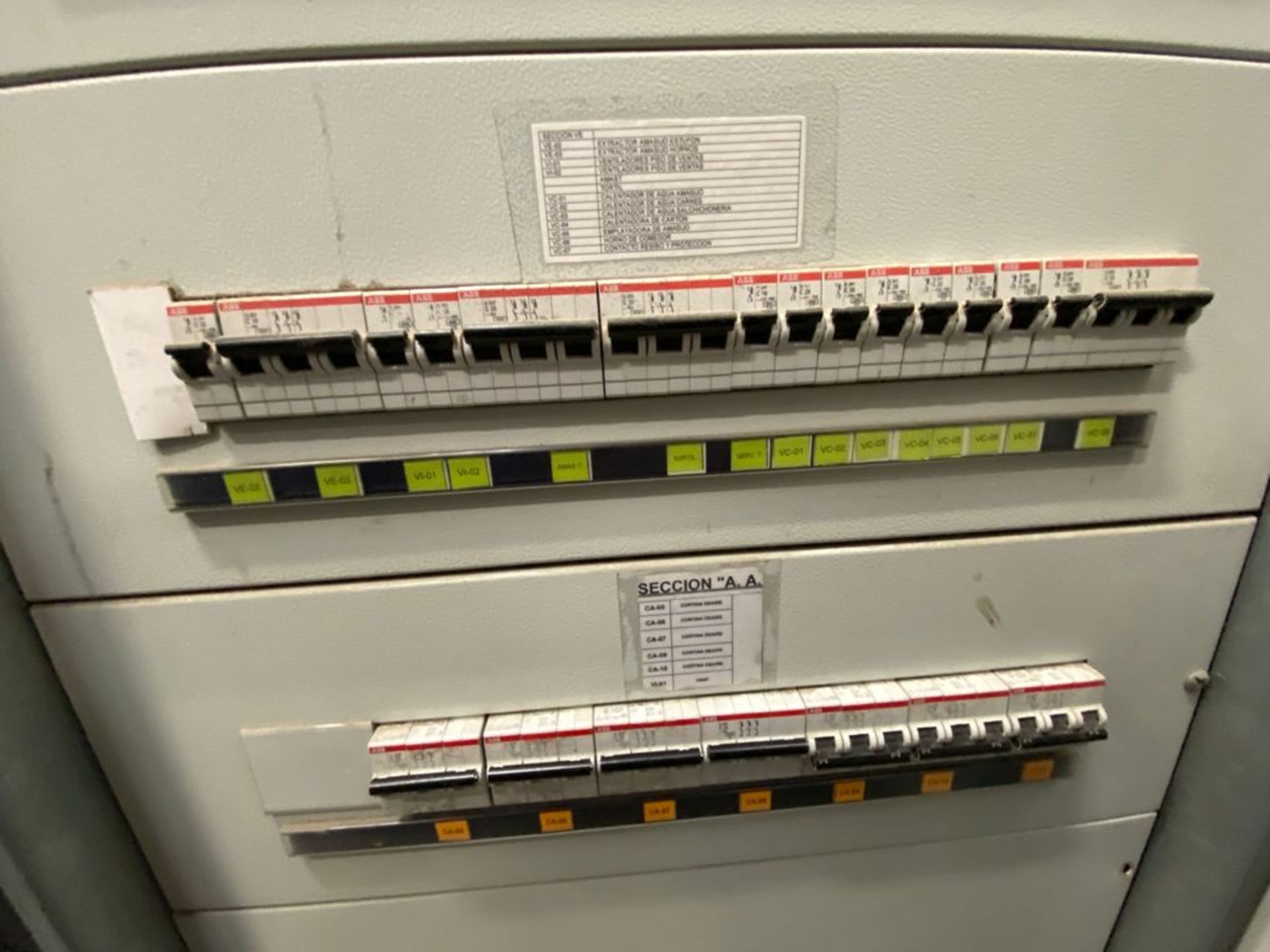 Tablero general de control marca ABB cuenta con 62 interruptores tipo pastilla marca ABB - Image 7 of 26