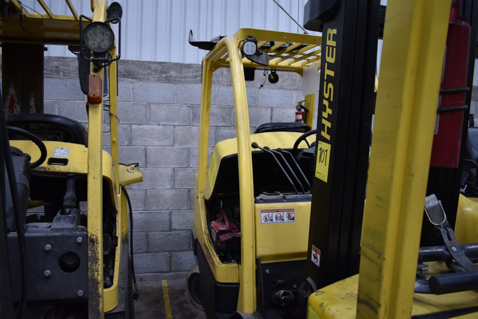 Lot of 2 Hyster Forklift