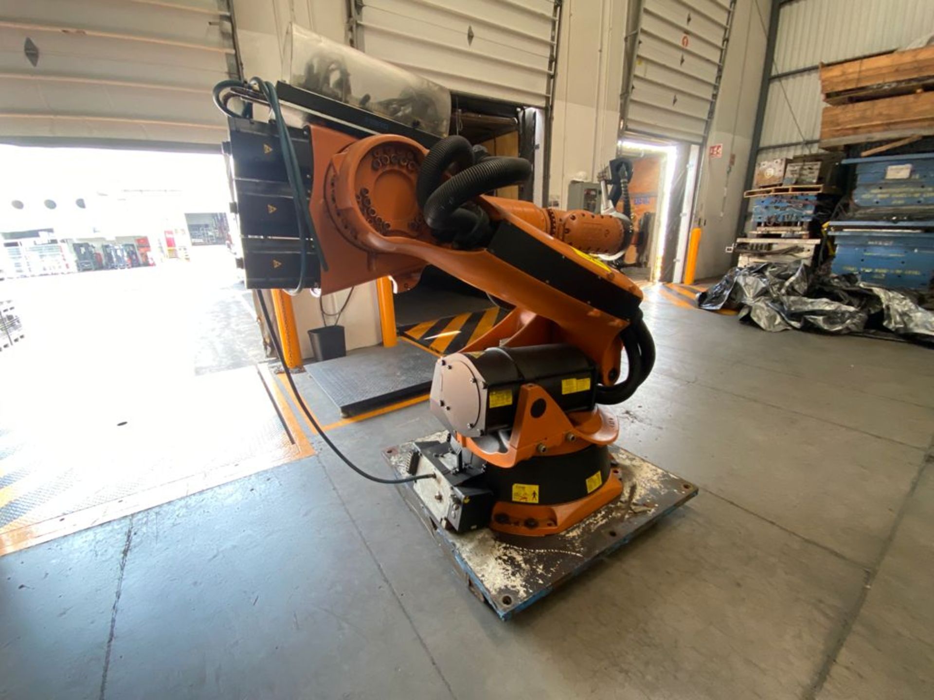 Kuka Articulated Robot, Model 0000107295, type KR 210 2000, Serial 812777, year 2005 - Image 4 of 49