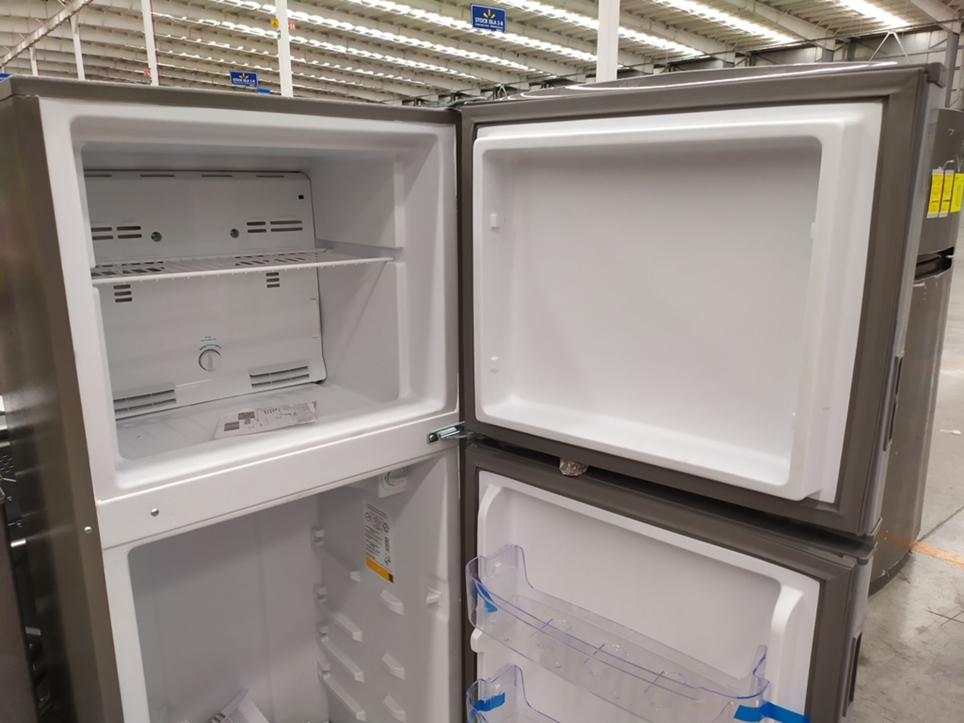 Refrigerador marca Acros, Modelo AT9007G, Serie 1478066, Color Gris, Golpeado, LB-750154559283 - Image 8 of 11