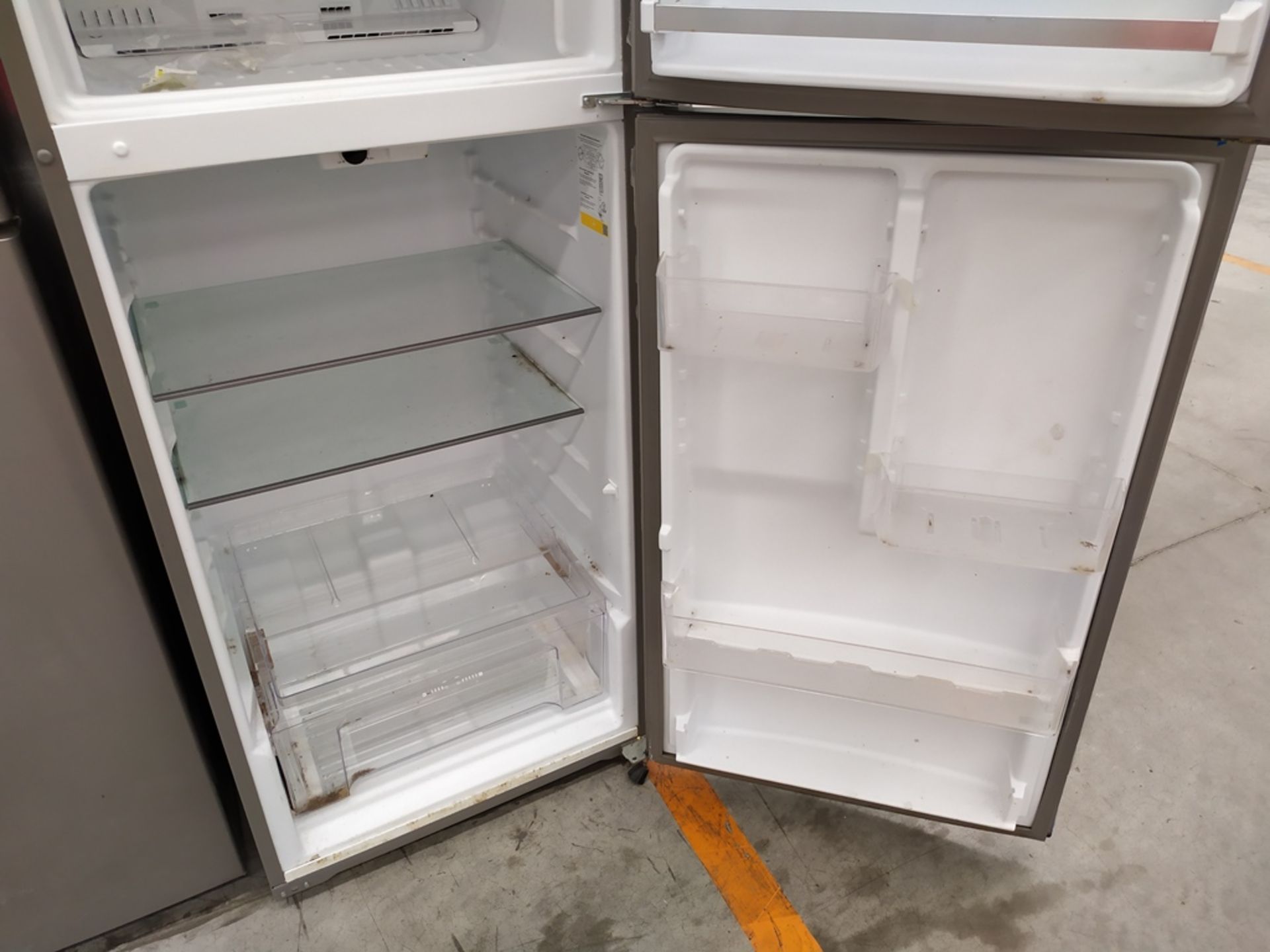 Refrigerador marca Whirlpool, Modelo WT1818A, Serie VSX2369104, Color Gris, Golpeado, LB-0880609014 - Image 7 of 8