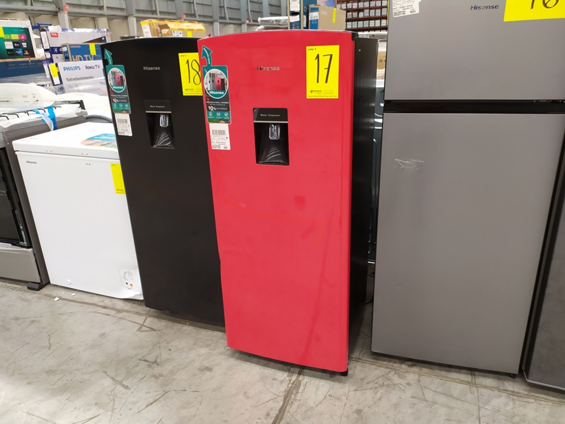 Refrigerador Convencional marca Hisense, Modelo RR63D6WRX, Serie 1B0176Z0200JBC147E20005, Color Roj - Image 2 of 8