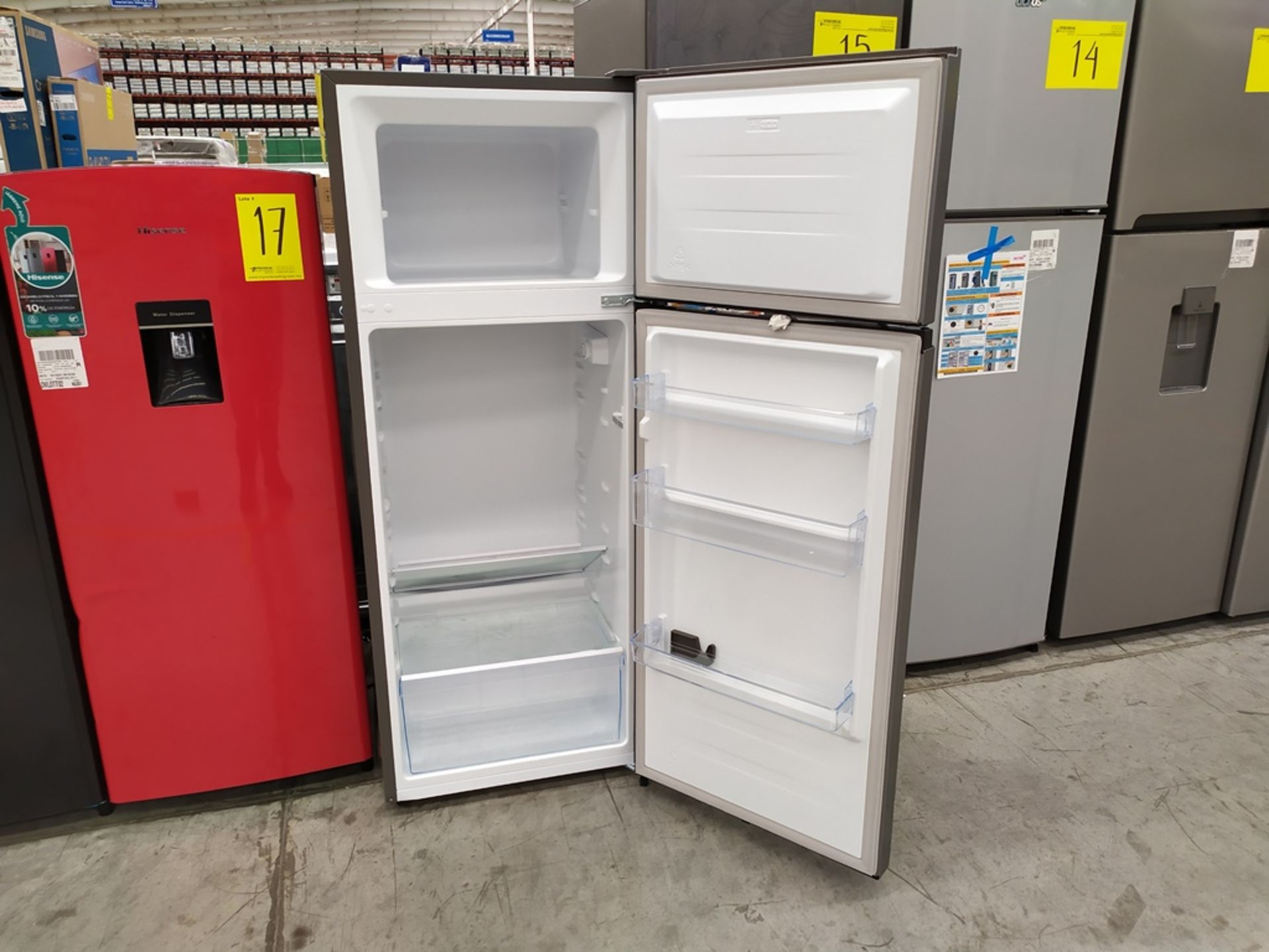 Refrigerador marca Hisense, Modelo RT80D6AWX, Serie 1B0205Z0080JBDX50P31072, Color Gris, Golpeado, - Image 8 of 13