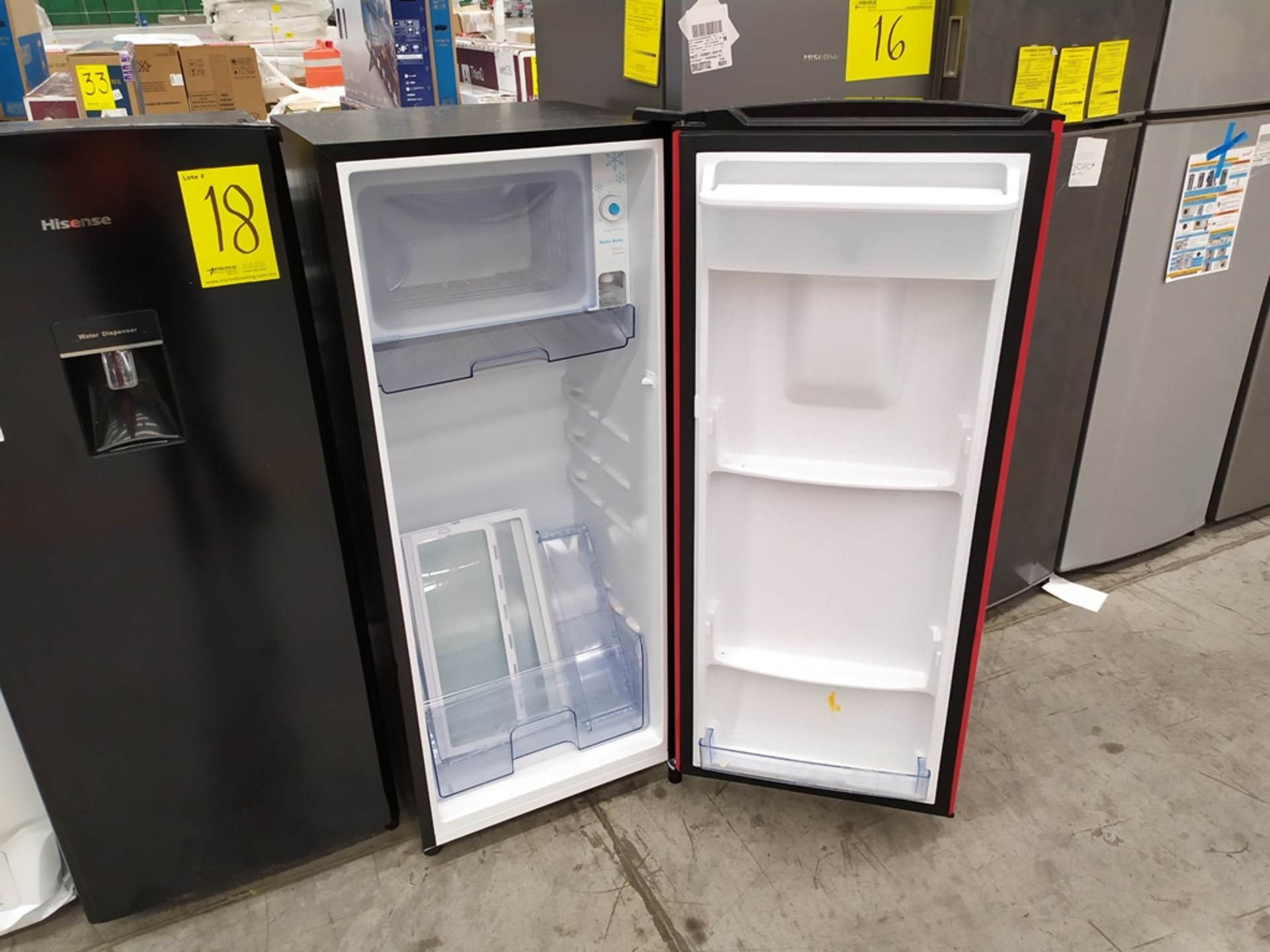 Refrigerador Convencional marca Hisense, Modelo RR63D6WRX, Serie 1B0176Z0200JBC147E20005, Color Roj - Image 6 of 8