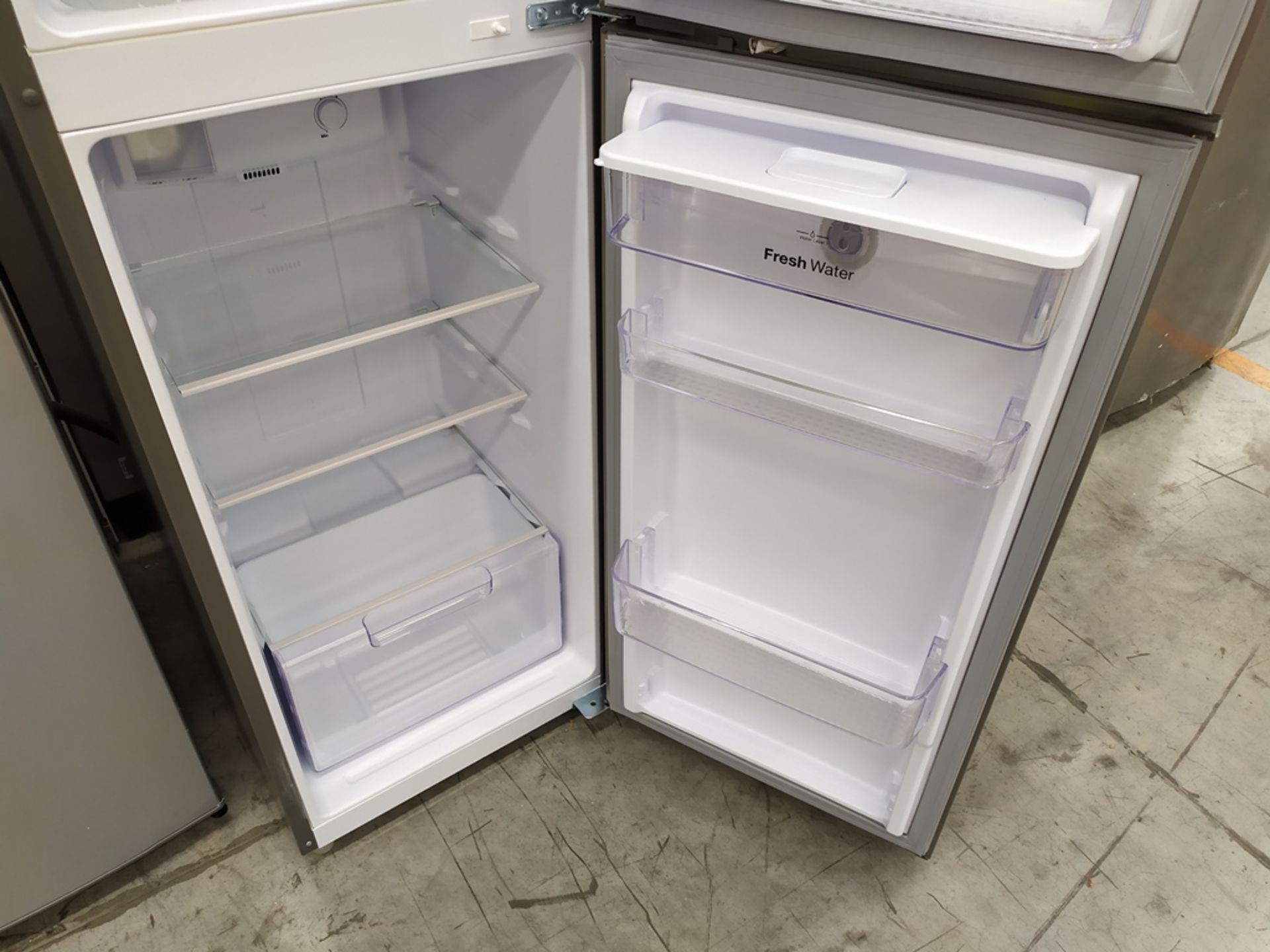 Refrigerador marca Winia, Modelo DFR-25210GMDX, Serie MR215N07201182, Color Gris con dispensador de - Image 10 of 11