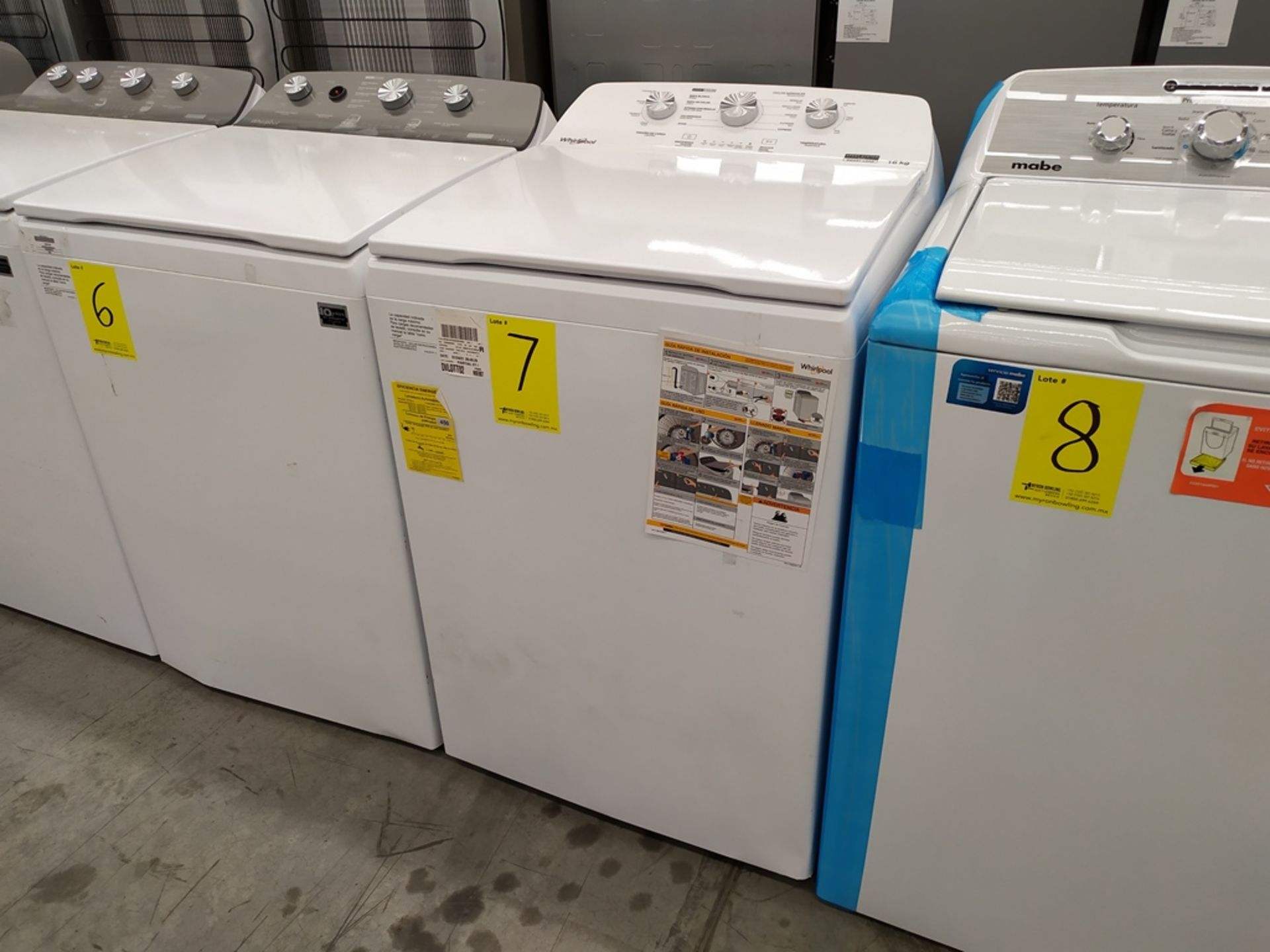 Lavadora Marca Whirlpool de 16 Kg, Modelo 8MWT1613MJQ0, Serie HLA1013691, Color Blanco, Golpeada, L - Image 2 of 10