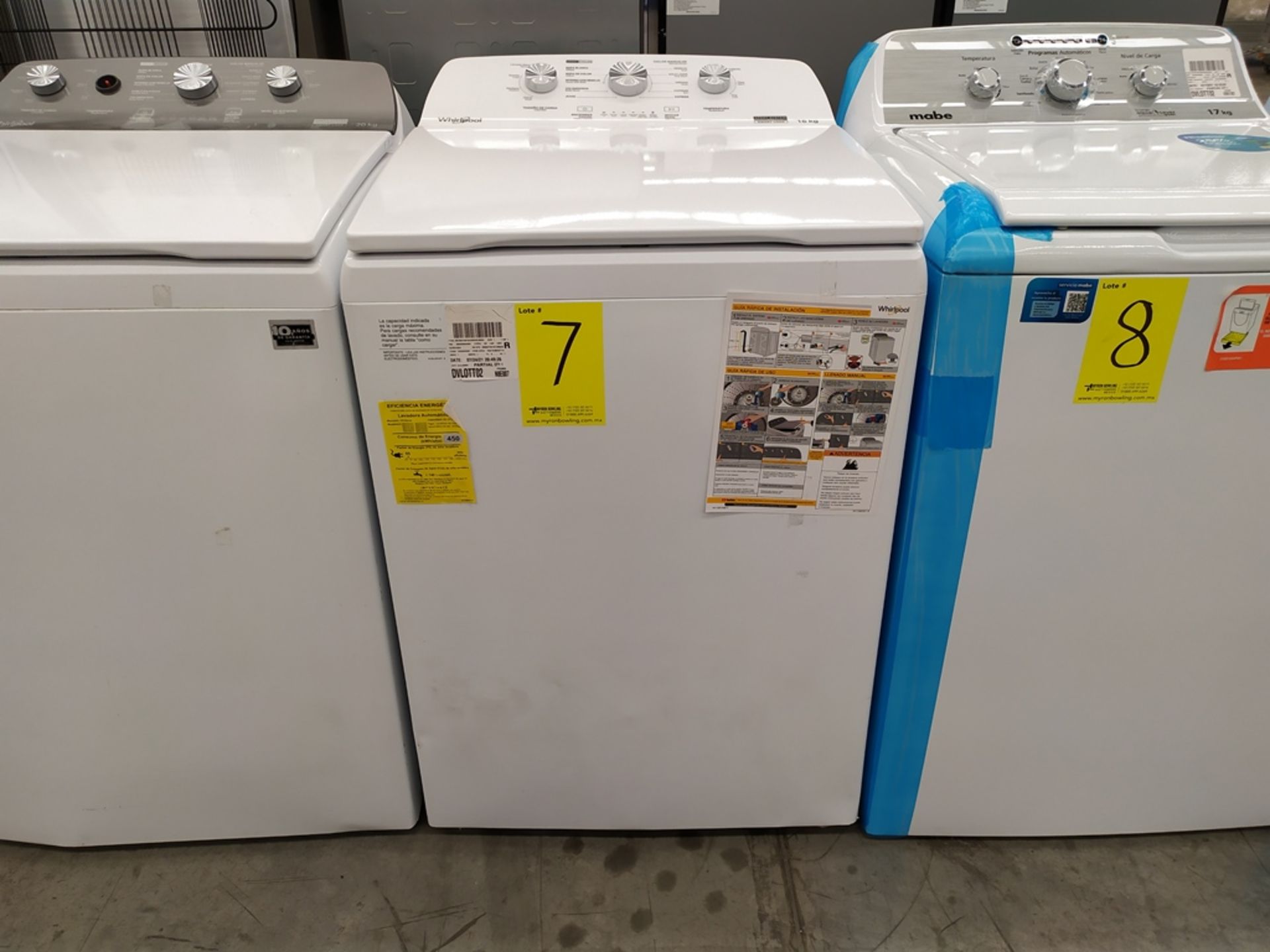 Lavadora Marca Whirlpool de 16 Kg, Modelo 8MWT1613MJQ0, Serie HLA1013691, Color Blanco, Golpeada, L