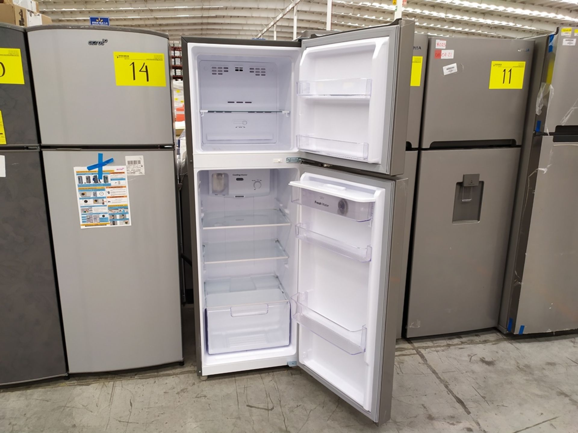 Refrigerador marca Winia, Modelo DFR-25210GMDX, Serie MR215N07201182, Color Gris con dispensador de - Image 8 of 11