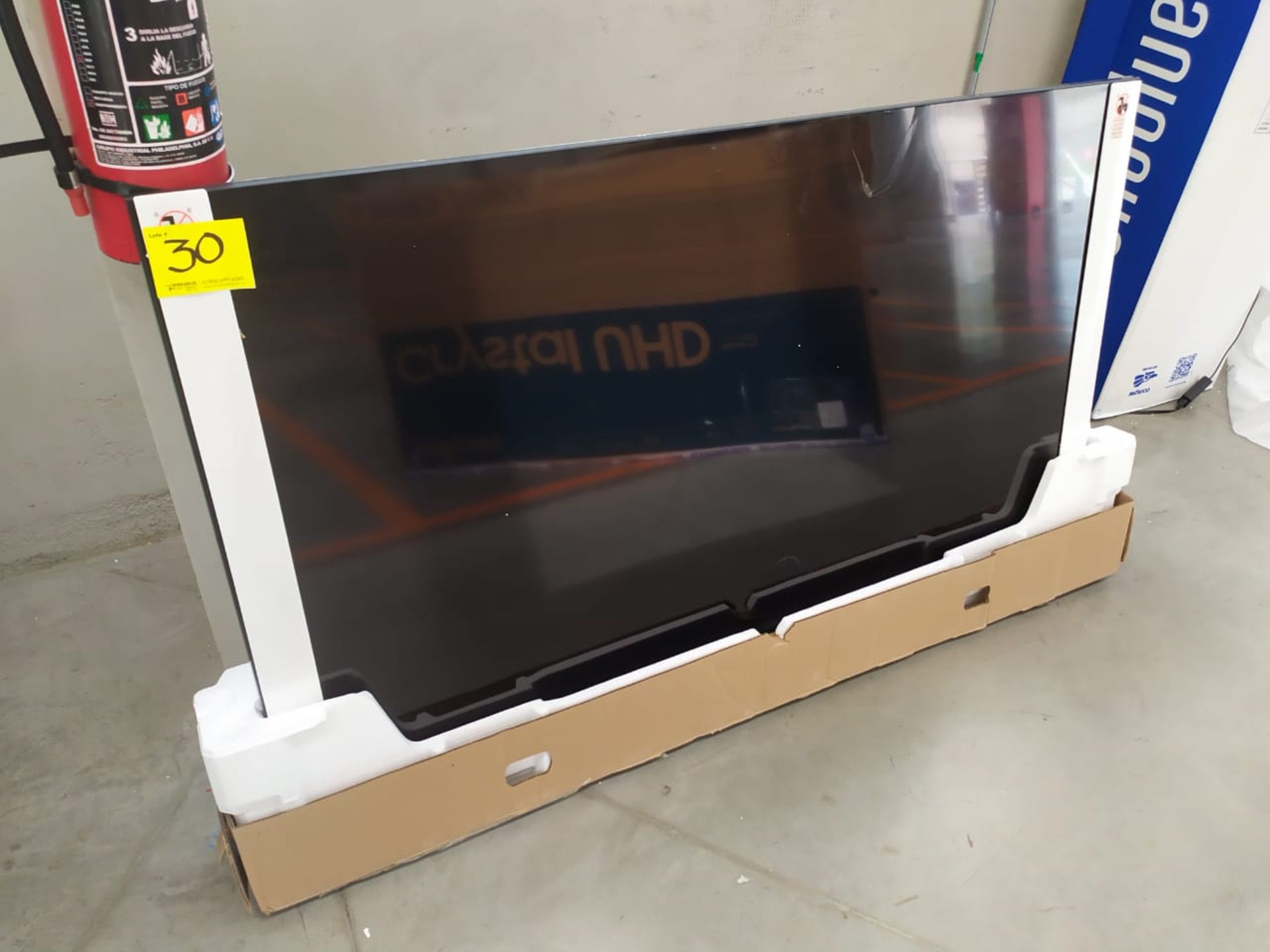 Pantalla Smart TV Marca Samsung De 70" 6 Series Modelo TU6900 No De Serie 0AWE3CFNA00519 - Image 15 of 16