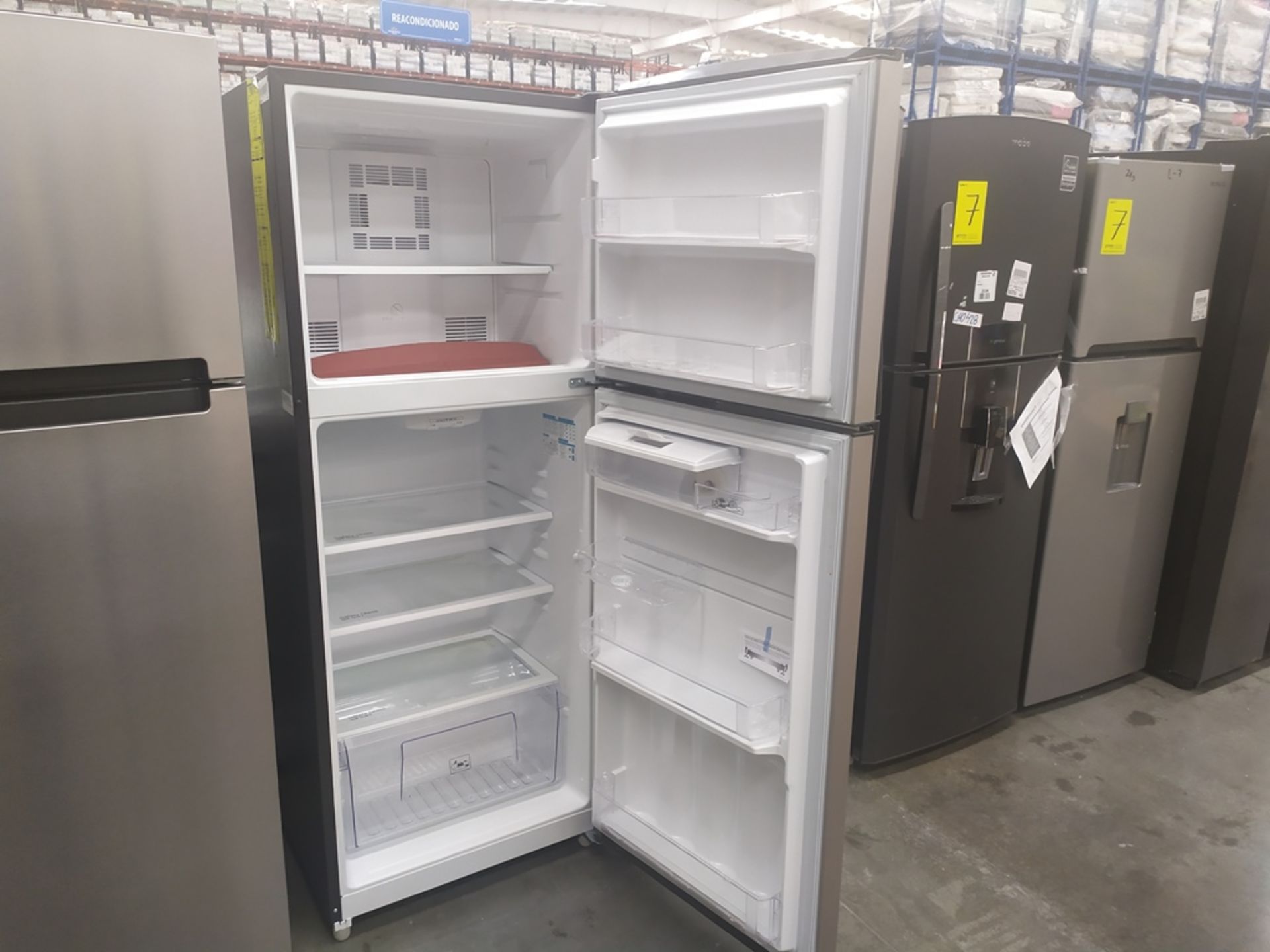 2 Refrigeradores, uno Marca Mabe, Modelo RME360FD, Serie 2106B504943, Color Gris con dispensador de - Image 7 of 10