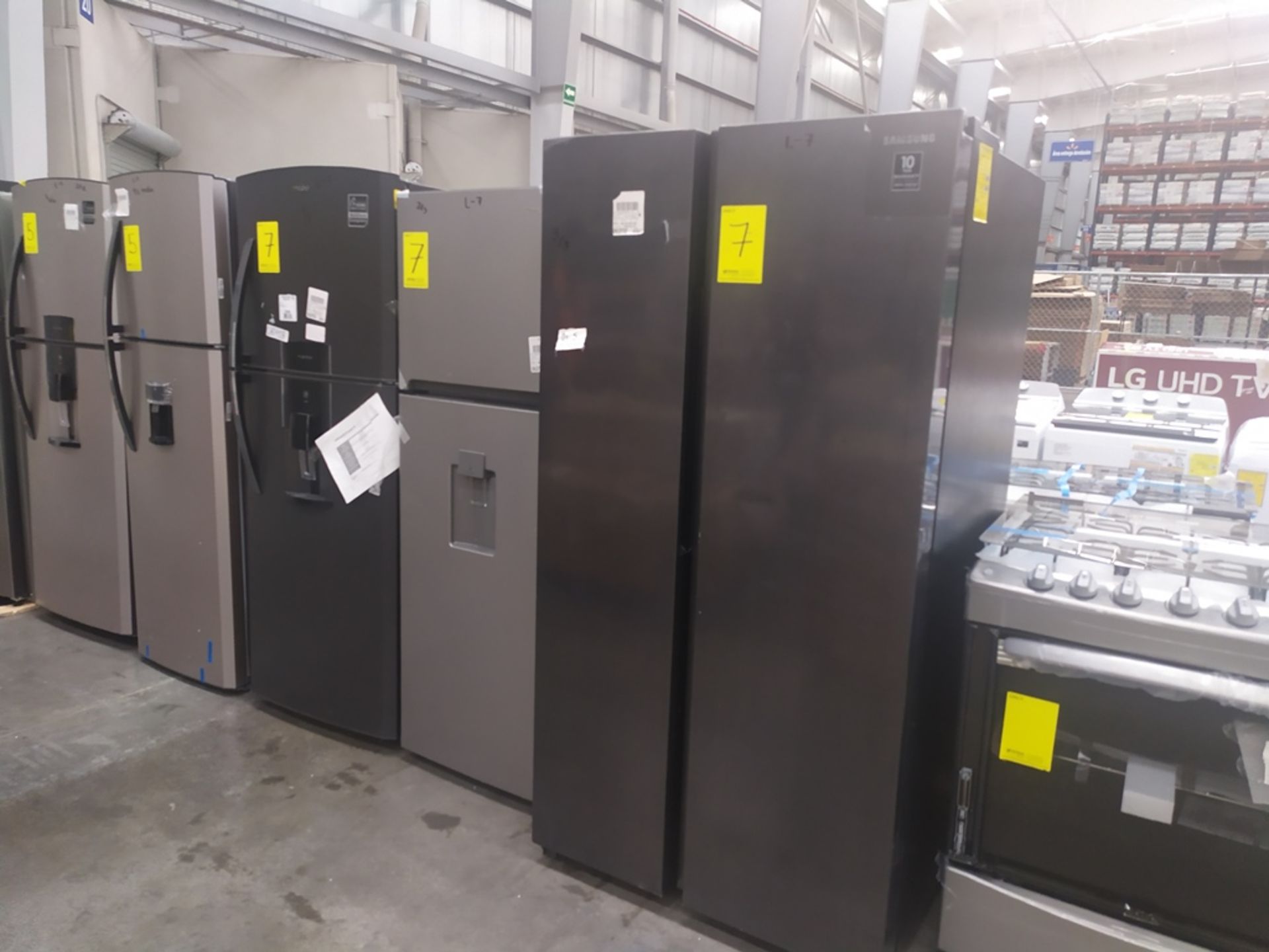3 Refrigeradores, uno Marca Mabe, Modelo RME360FD, Serie 2106B508051, Color Negro con dispensador d - Image 5 of 15