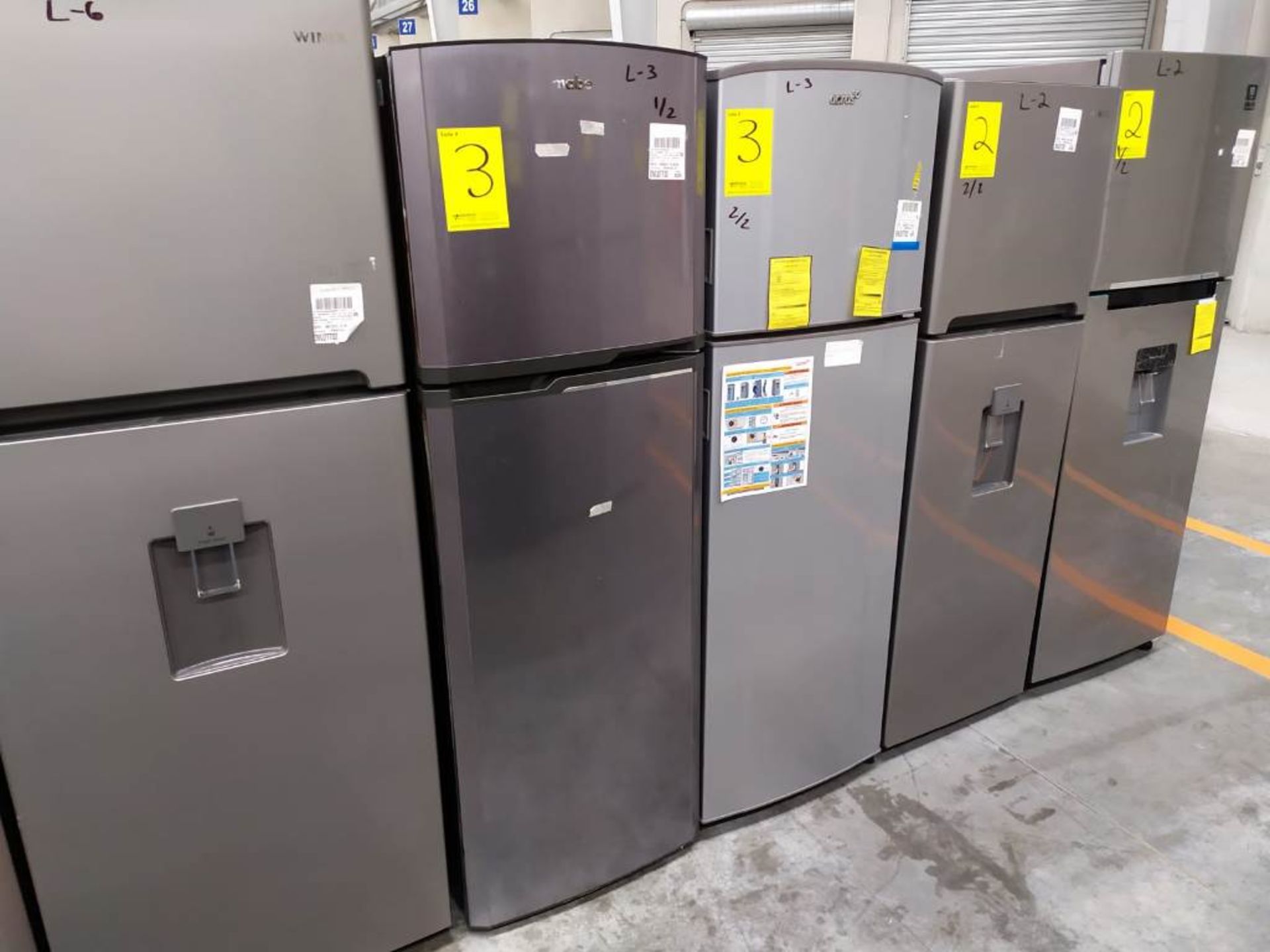 2 Refrigeradores, uno Marca Mabe, Modelo RMT510RY, Serie 2107B401729, Color Negro con dispensador d - Image 6 of 11
