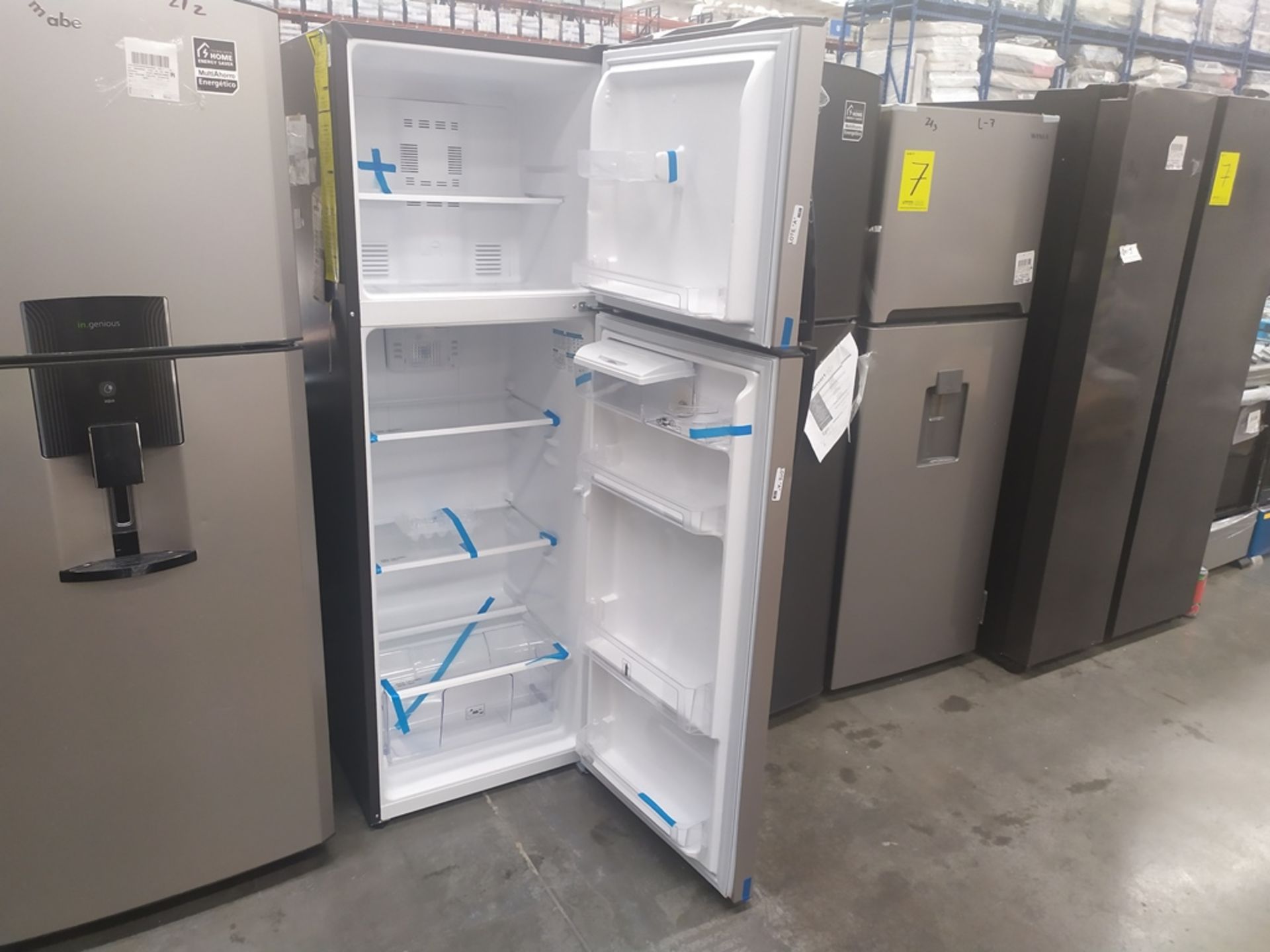 2 Refrigeradores, uno Marca Mabe, Modelo RME360FD, Serie 2106B504943, Color Gris con dispensador de - Image 6 of 10