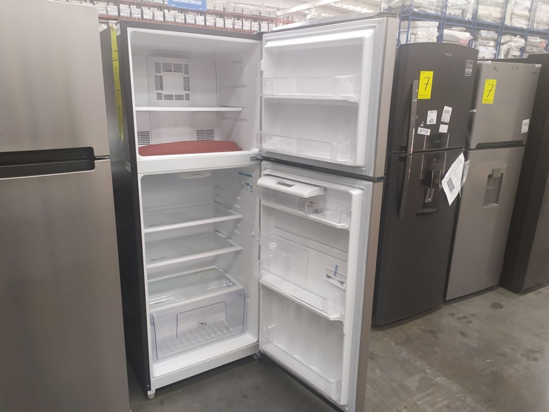 2 Refrigeradores, uno Marca Mabe, Modelo RME360FD, Serie 2106B504943, Color Gris con dispensador de - Image 8 of 10